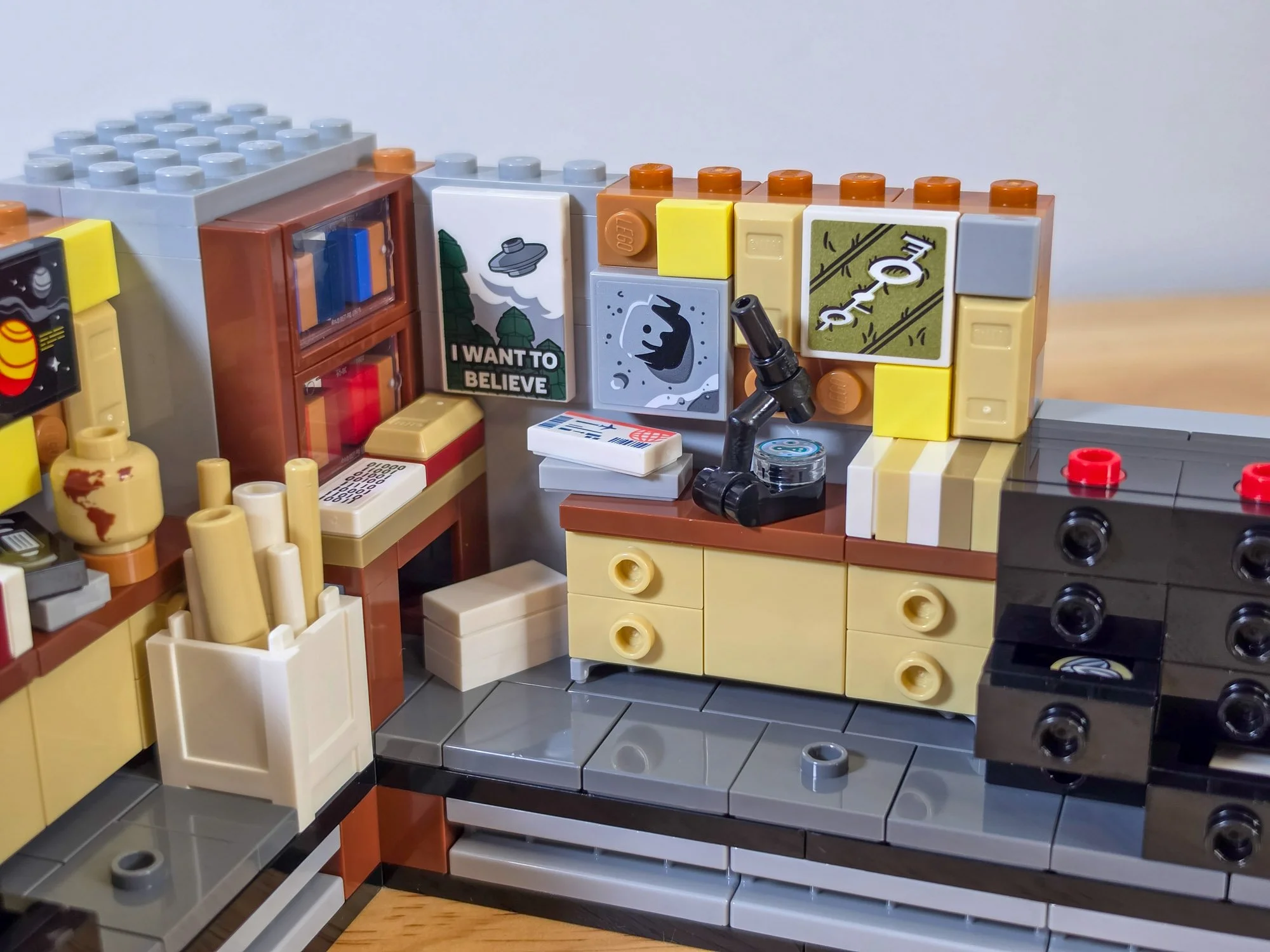 LEGO Ideas 21369 X-Files - BrickNerd (42).jpg