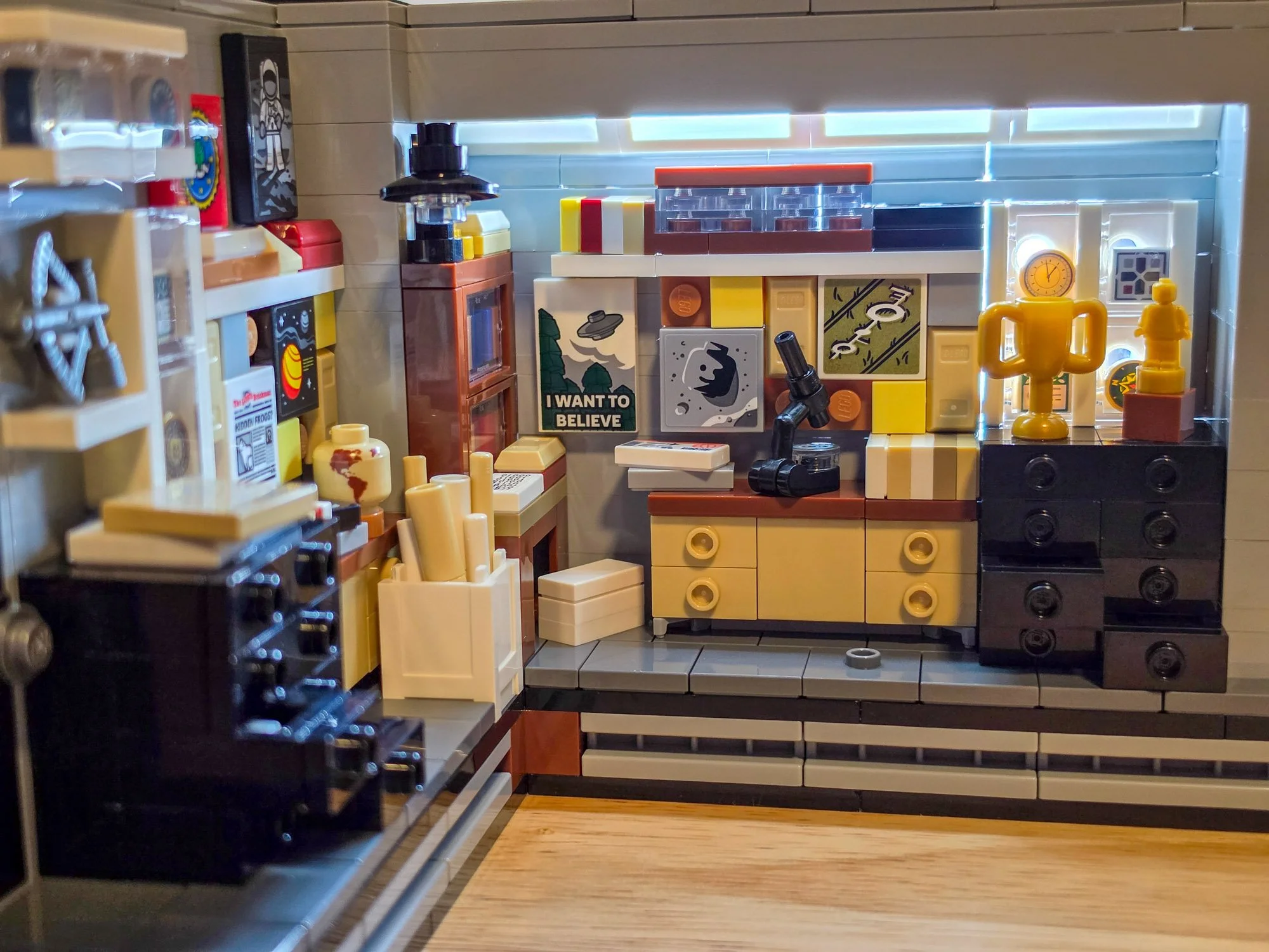 LEGO Ideas 21369 X-Files - BrickNerd (56).jpg