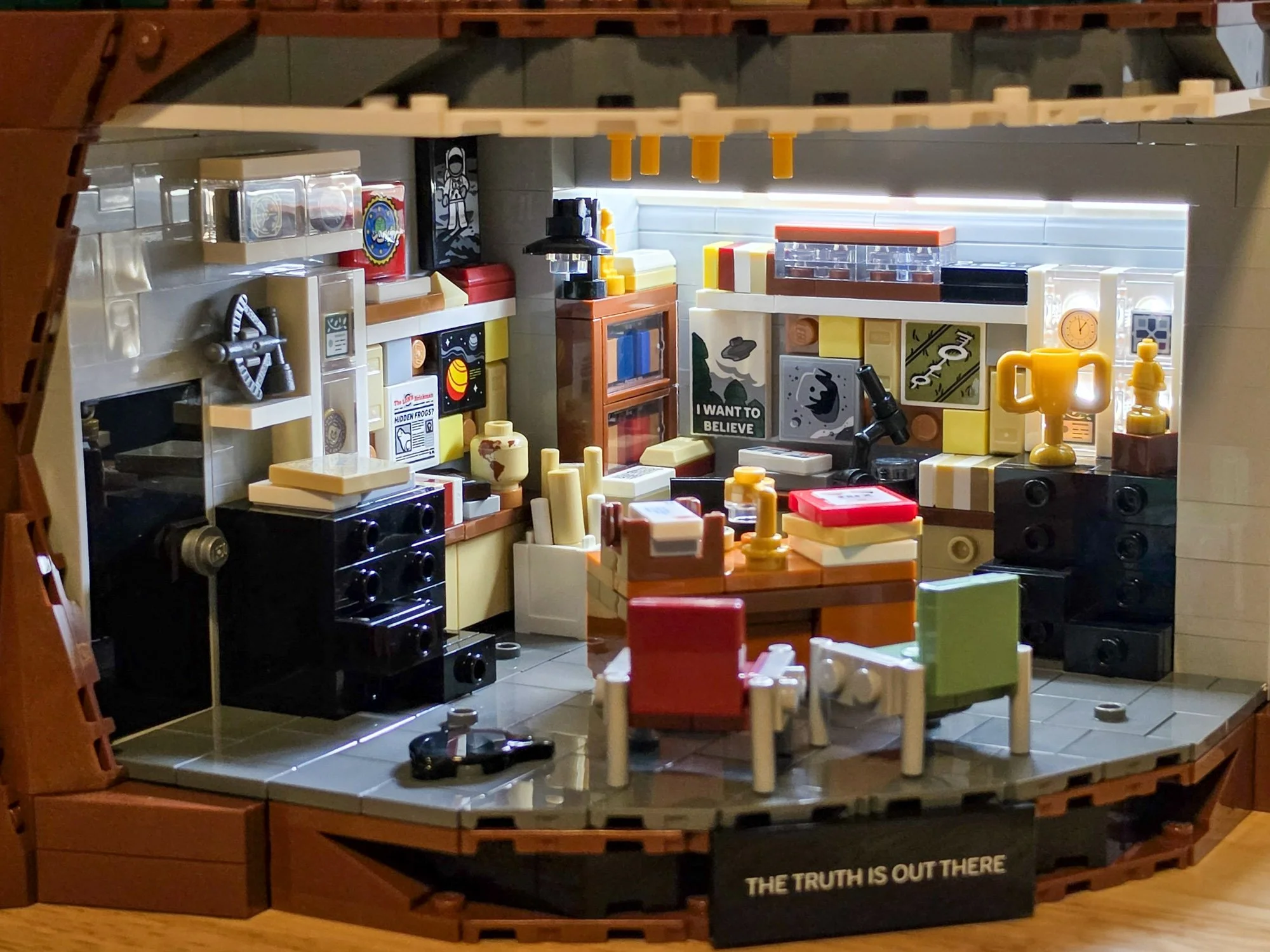 LEGO Ideas 21369 X-Files - BrickNerd (82).jpg