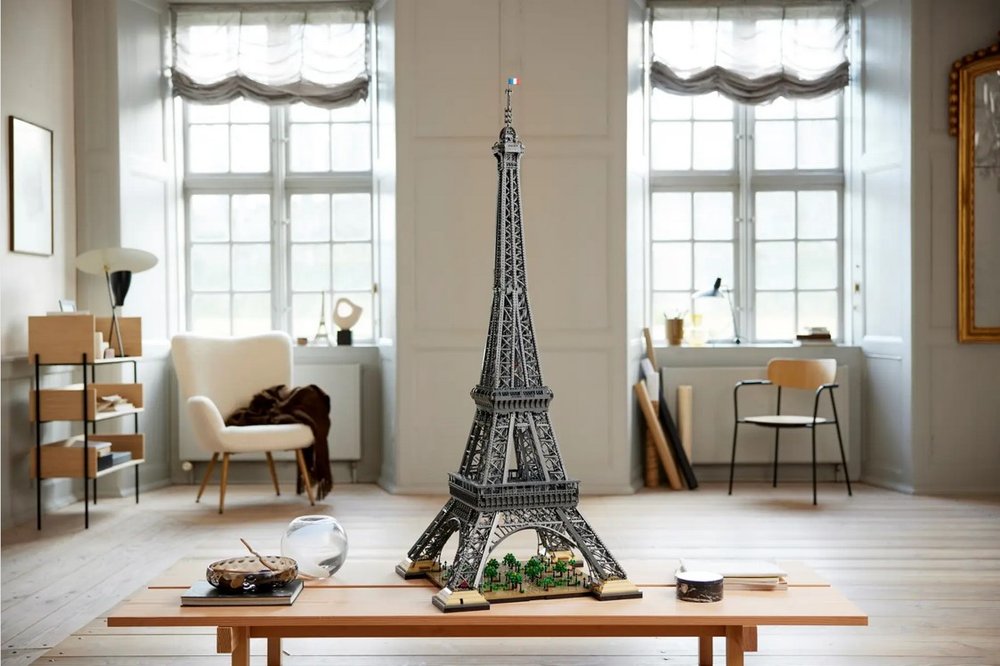 10307 Eiffel Tower