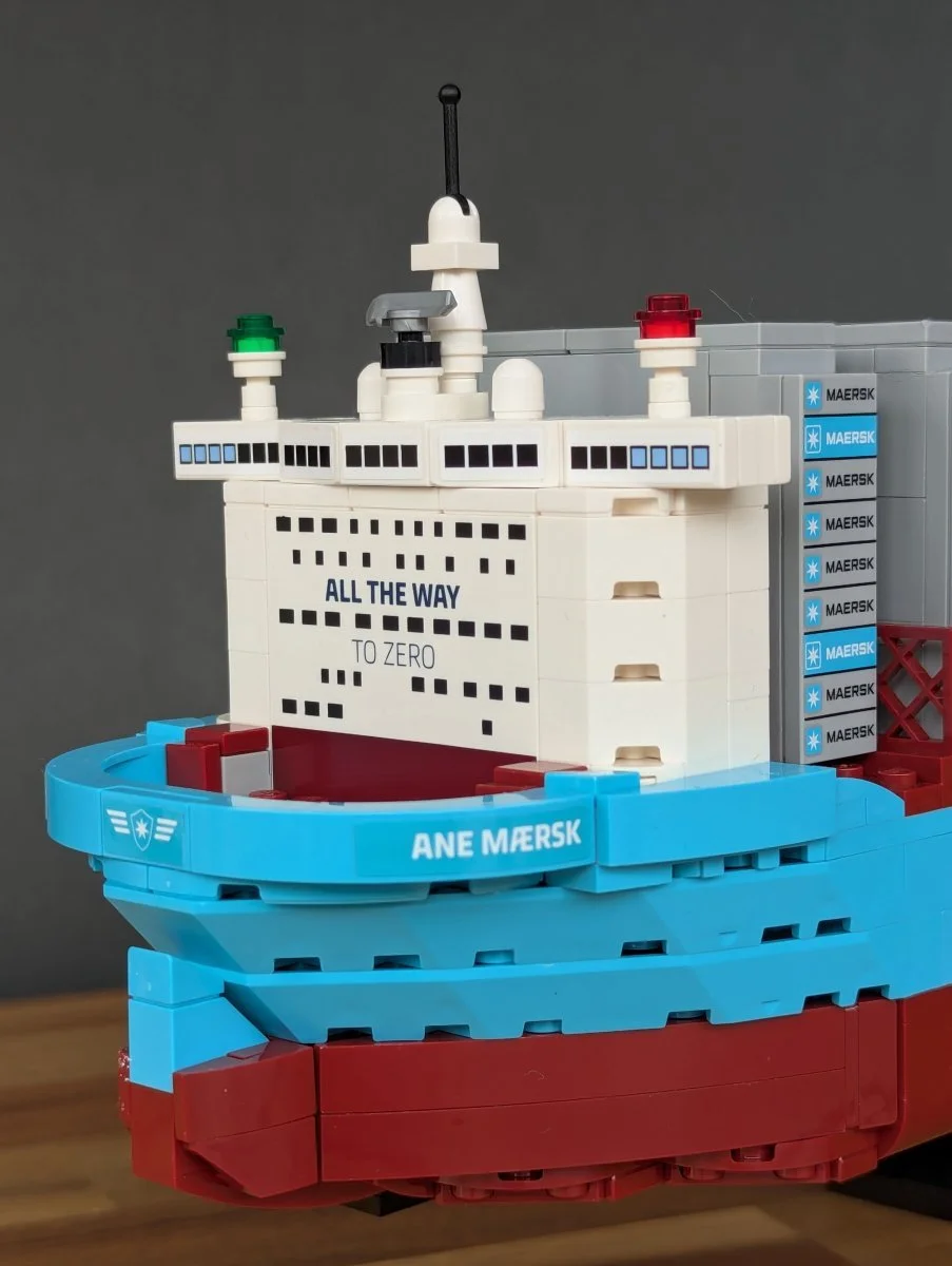 Close up of the front section, highlighting stud-gaps.