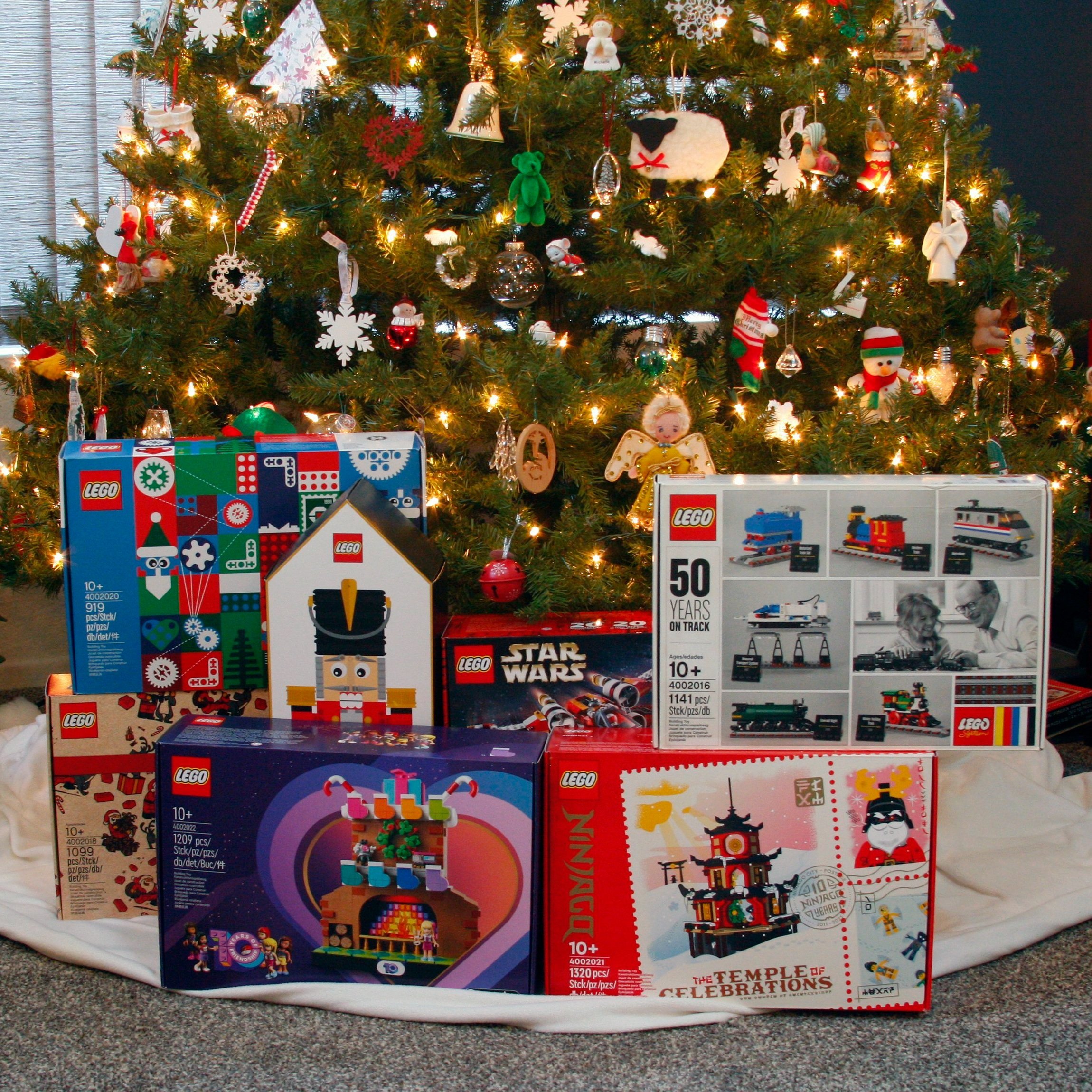 LEGO® Christmas Gifts  Official LEGO® Shop US