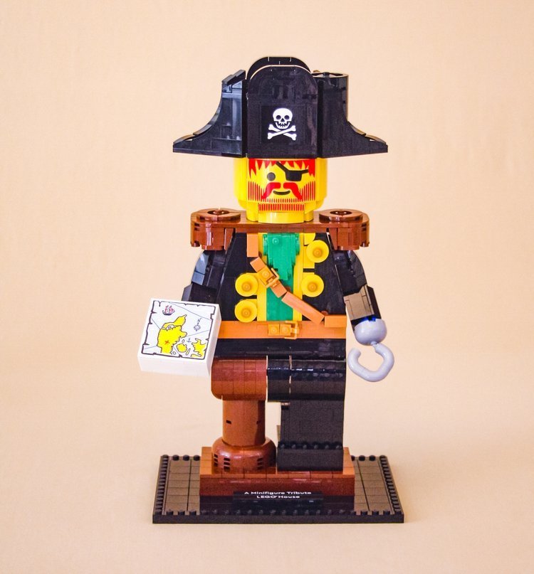 LEGO%2BHouse%2BPirate%2B %2B40504%2BA%2BMinifigure%2BTribute%2B1%2B %2BBrickNerd