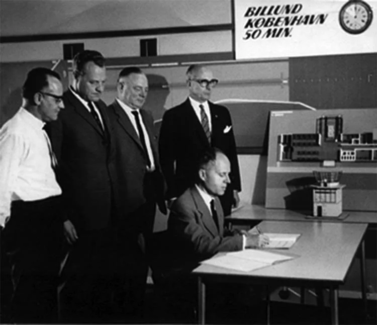 Signature Of The Agreement To Provide The Service Between Billund Lufthaven And Copenhagen Airport %2C 1964