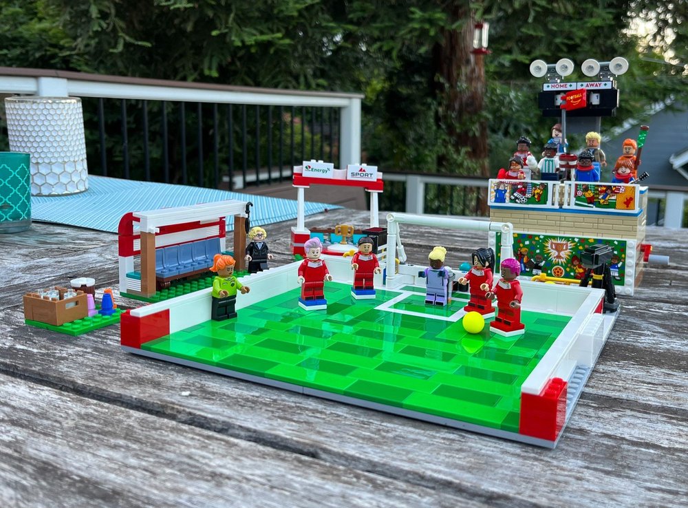 LEGO 40634 Icons Of Play 33