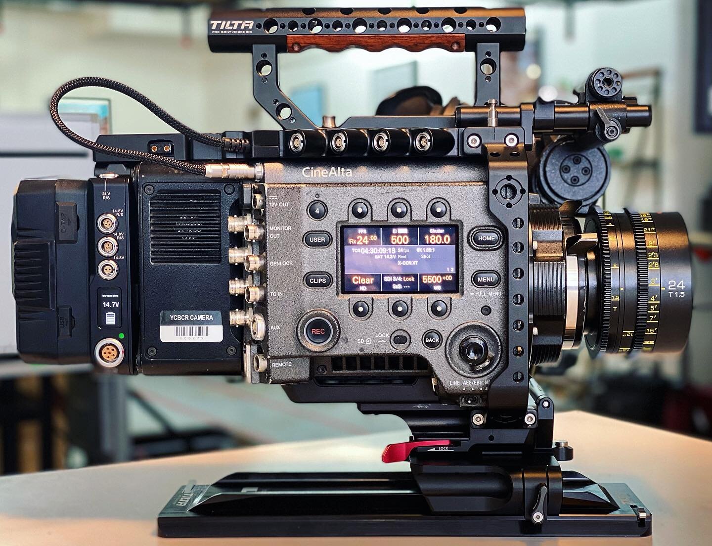 6k Full Frame, extreme low light sensitivity and gobs of dynamic range.  There&rsquo;s a lot to like.... We&rsquo;re happy to finally be able to offer Sony&rsquo;s flagship Venice.  Pictures here with @christophecollettecsc&rsquo;s vintage Canon FD 2