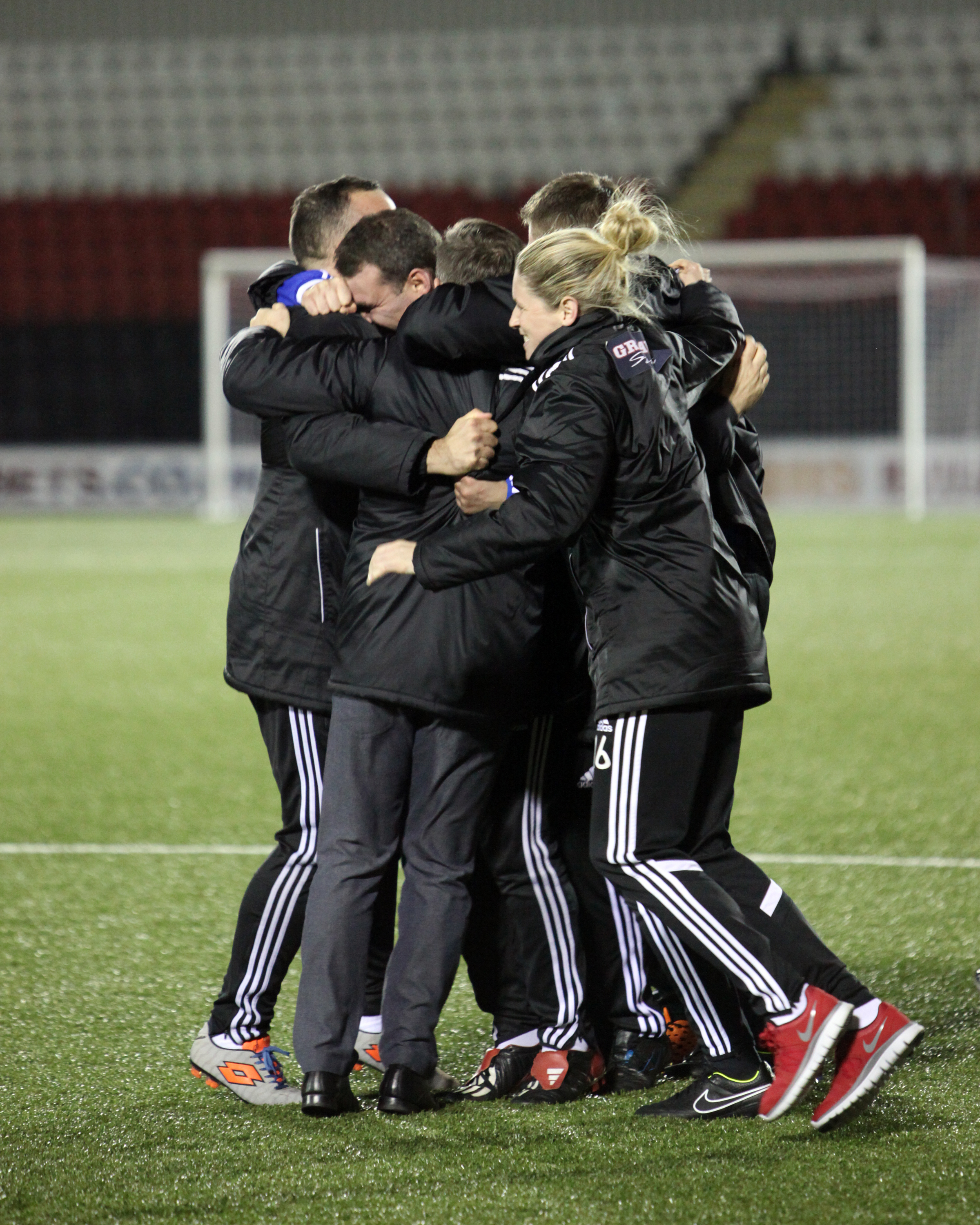 Players and Staff Celebrate win. Image by Andy Buist.