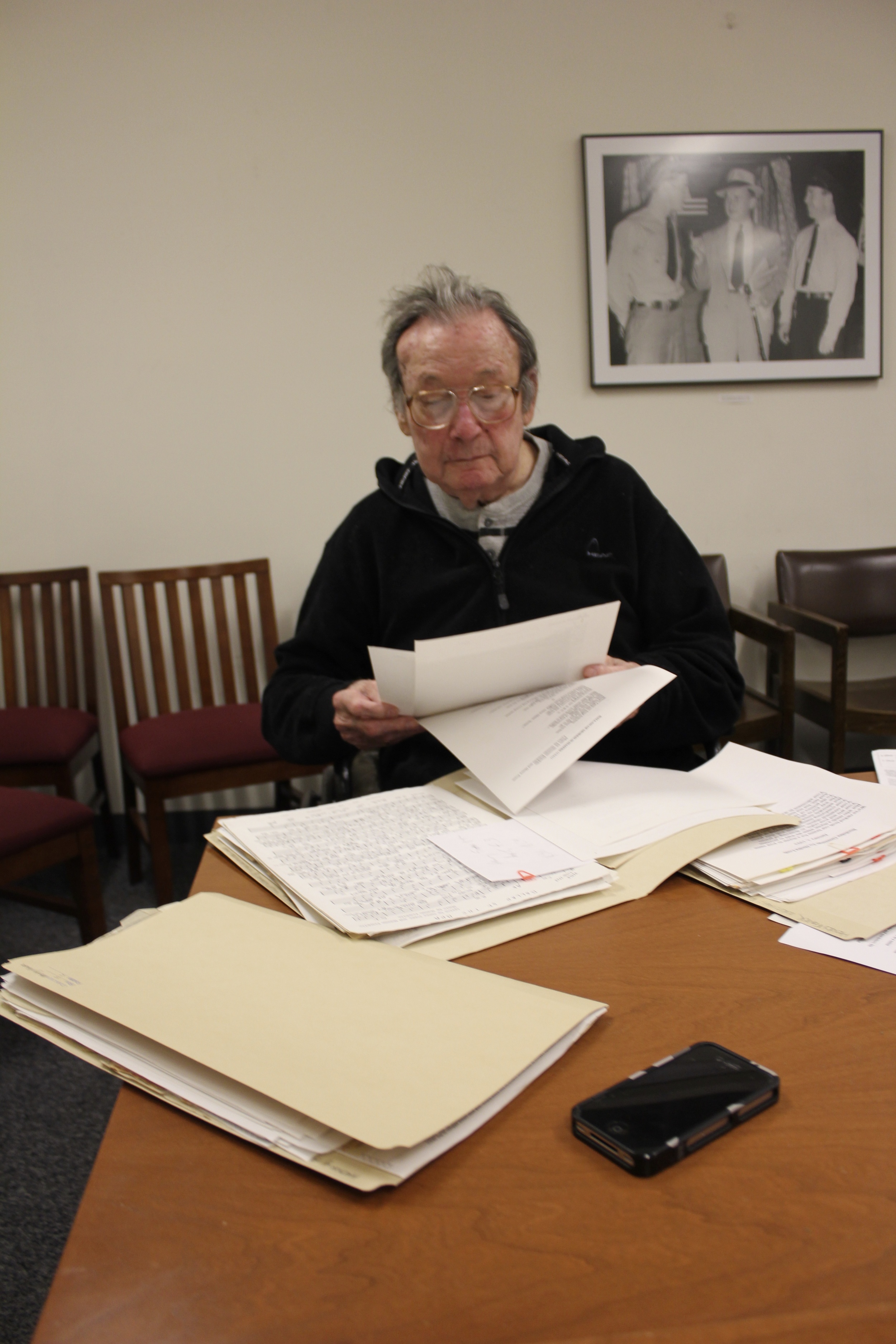  ​Henry Foner examines his collected papers.&nbsp;Bobst Library, New York University (NYU) Campus. 