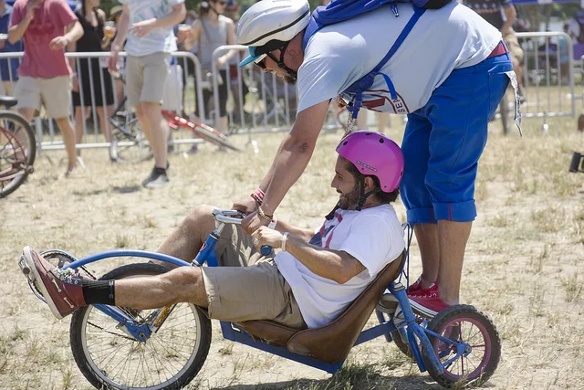 This photo from Tour de Fat 2013 was taken with my "all around zoom" lens, the 18-135mm. (1/400 shutter, f5.6, ISO 100, Canon T2i)