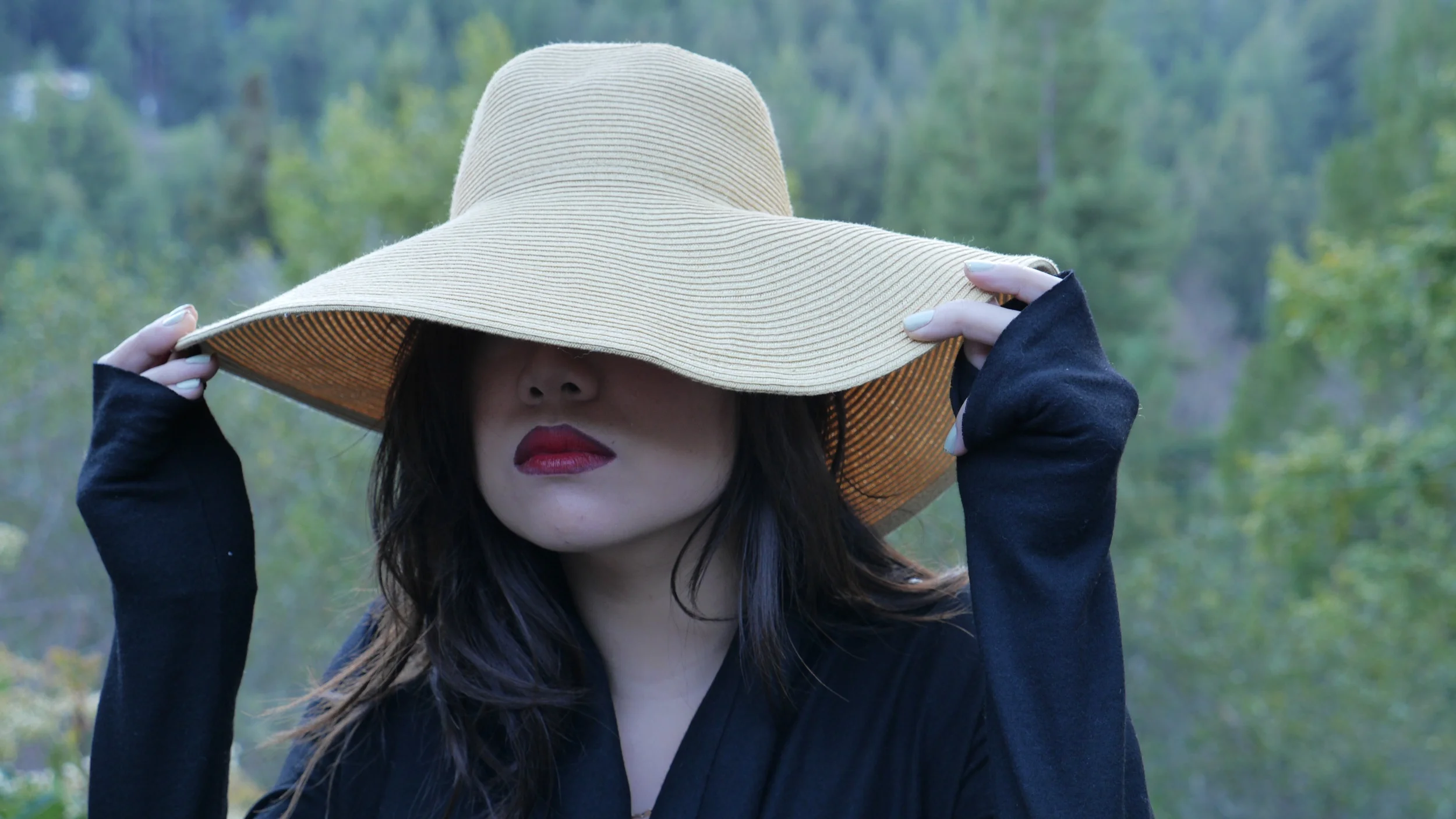 girl with hat.jpg