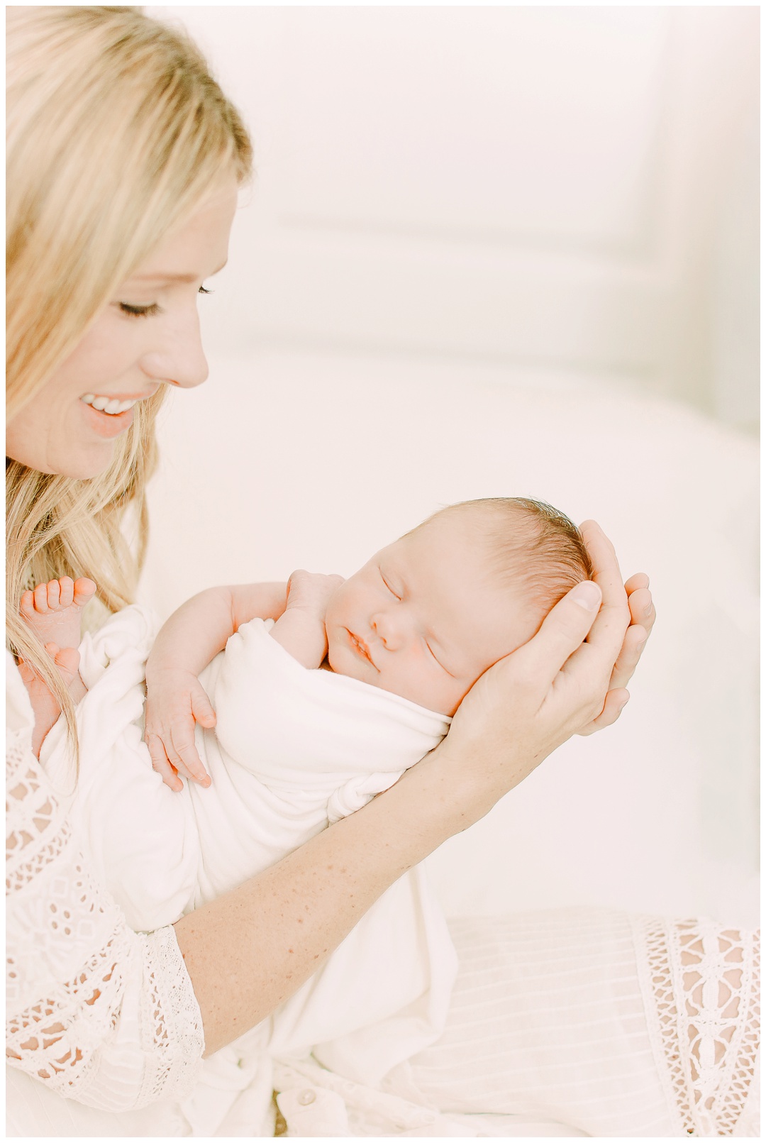 Newport_Beach_Newborn_Photographer_Lifestyle_Newborn_Photography_in_home_session_Cori_Kleckner_Photography_0943.jpg