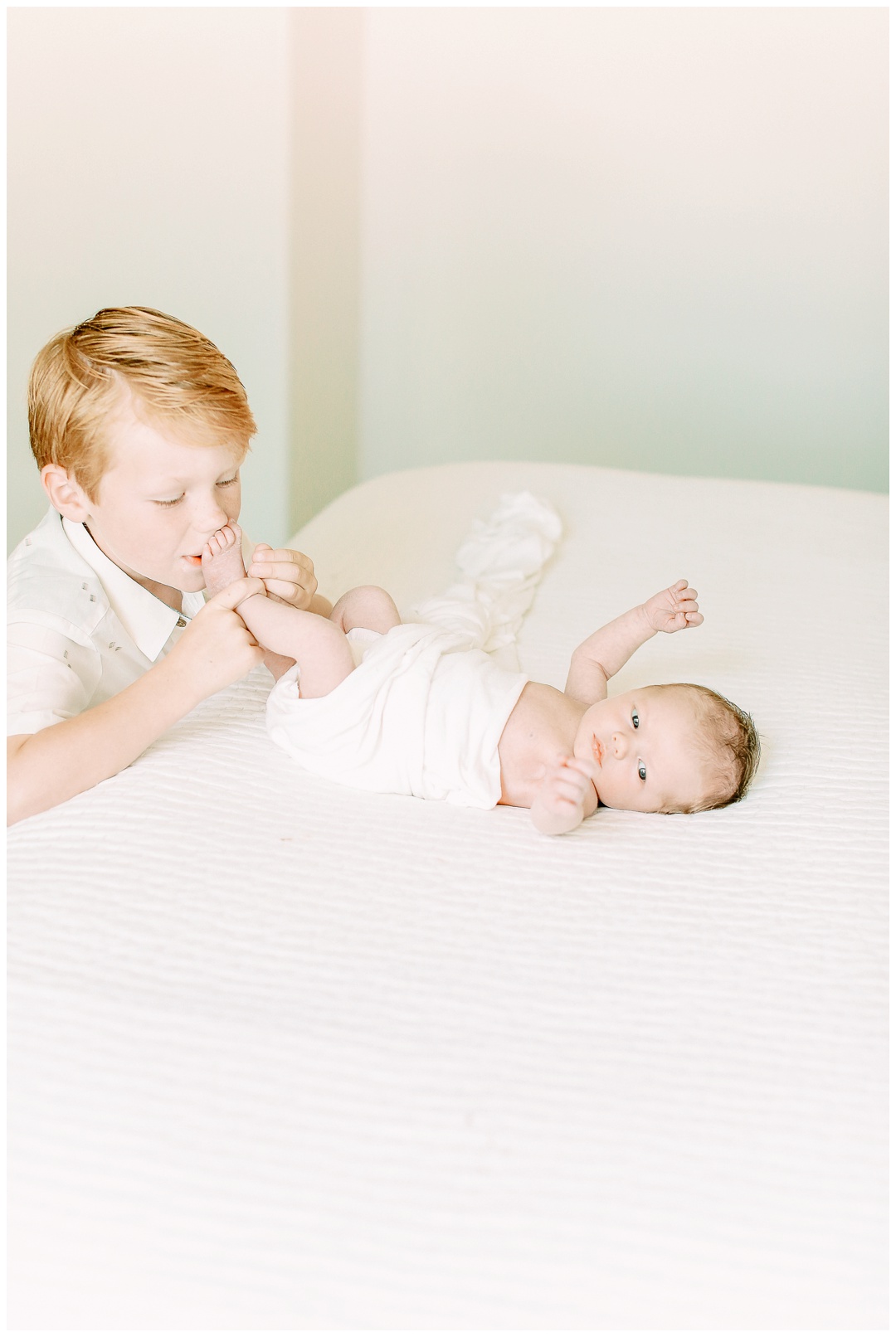 Newport_Beach_Newborn_Photographer_Lifestyle_Newborn_Photography_in_home_session_Cori_Kleckner_Photography_0954.jpg