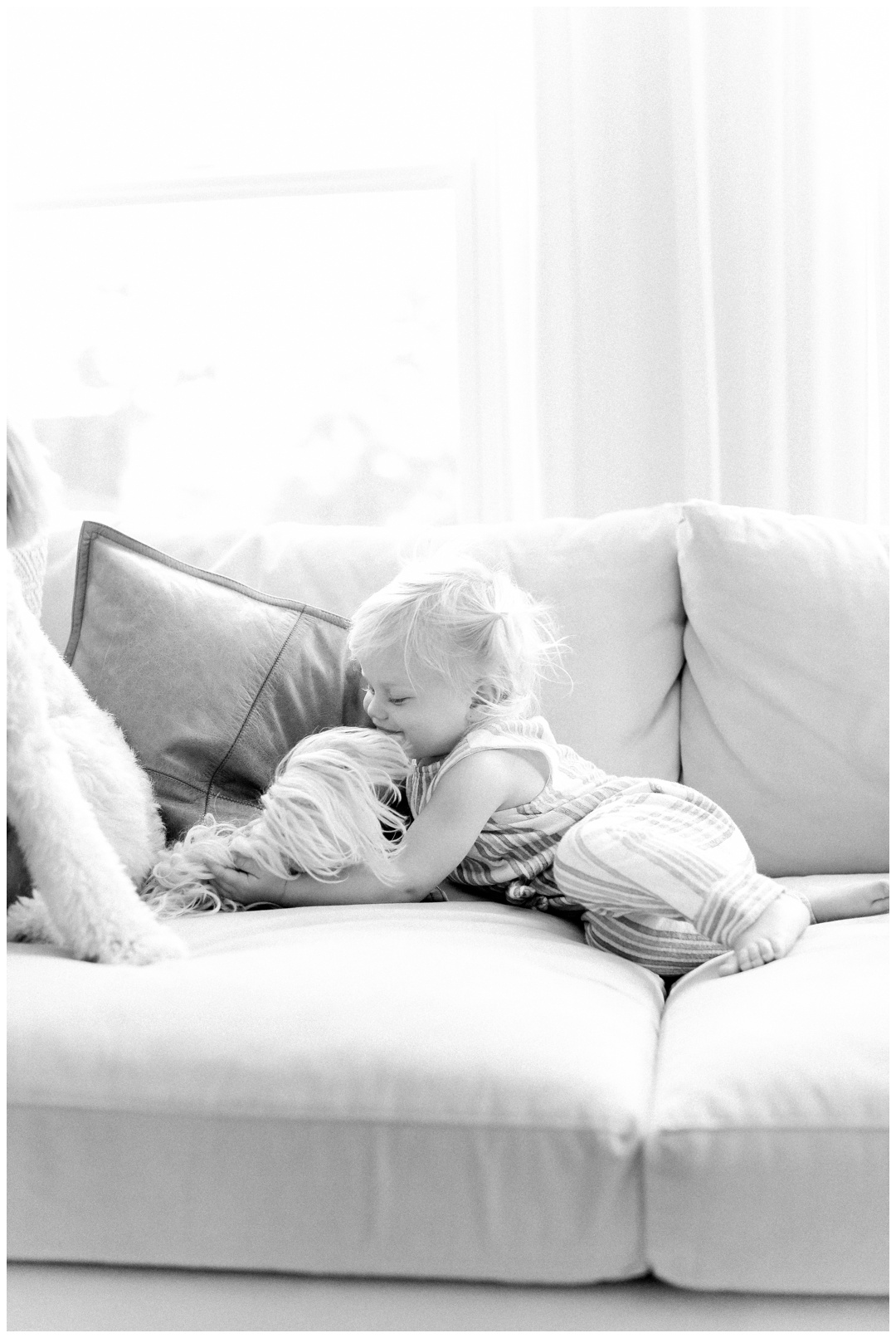 Newport_Beach_Lifestyle_in-Home_Photographer_Newport_Beach_In-Home_Photography_Orange_County_Photographer_Cori_Kleckner_Photography_Orange_County_in-home_Photography_Kristin_Dinsmore_Family_session_1906.jpg