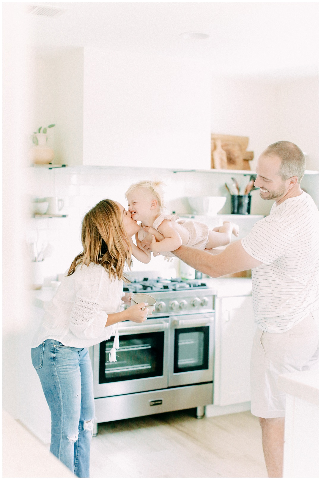 Newport_Beach_Lifestyle_in-Home_Photographer_Newport_Beach_In-Home_Photography_Orange_County_Photographer_Cori_Kleckner_Photography_Orange_County_in-home_Photography_Kristin_Dinsmore_Family_session_1915.jpg