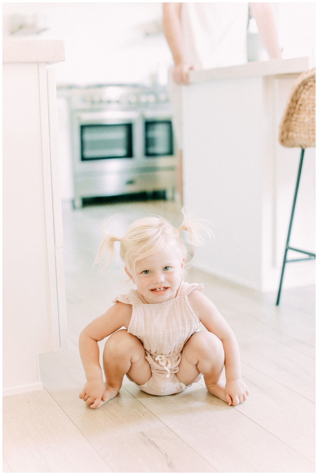 Newport_Beach_Lifestyle_in-Home_Photographer_Newport_Beach_In-Home_Photography_Orange_County_Photographer_Cori_Kleckner_Photography_Orange_County_in-home_Photography_Kristin_Dinsmore_Family_session_1919.jpg