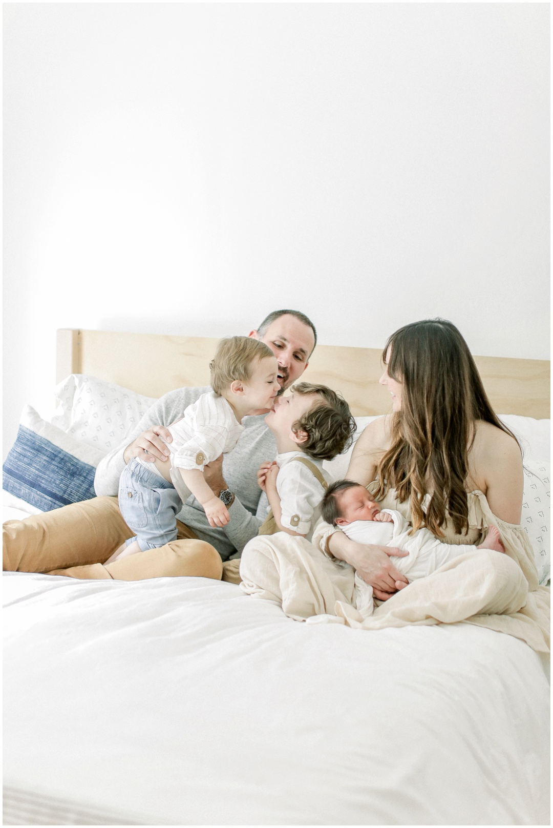 Newport_Beach_Newborn_Light_Airy_Natural_Photographer_Newport_Beach_In-Home_Photographer_Orange_County_Family_Photographer_Cori_Kleckner_Photography_Huntington_Beach_Photographer_Family_OC_Newborn_April_Levins_Newborn_Family__3264.jpg