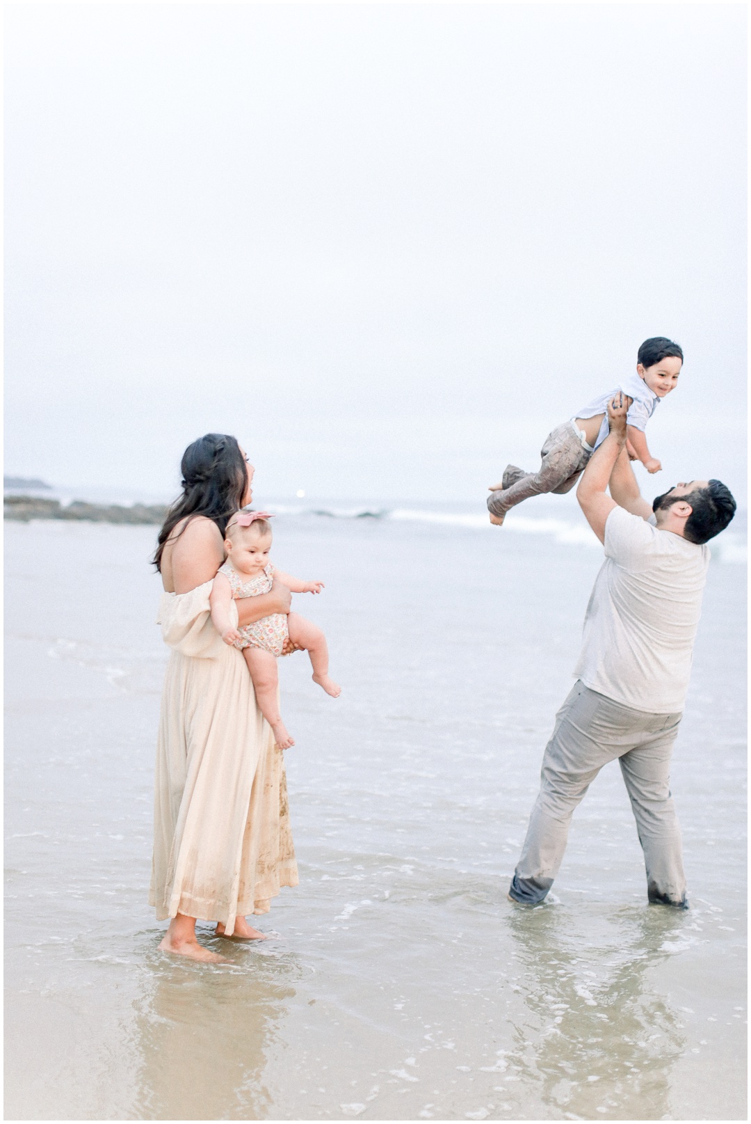 Newport_Beach_Newborn_Light_Airy_Natural_Photographer_Newport_Beach_Photographer_Orange_County_Family_Photographer_Cori_Kleckner_Photography_Huntington_Beach_Photographer_Family_OC_Newborn_Natalie_Nunez_Thomas_Nunez_Natalie_Roca_Rosh_Nunez_Family_3542.jpg