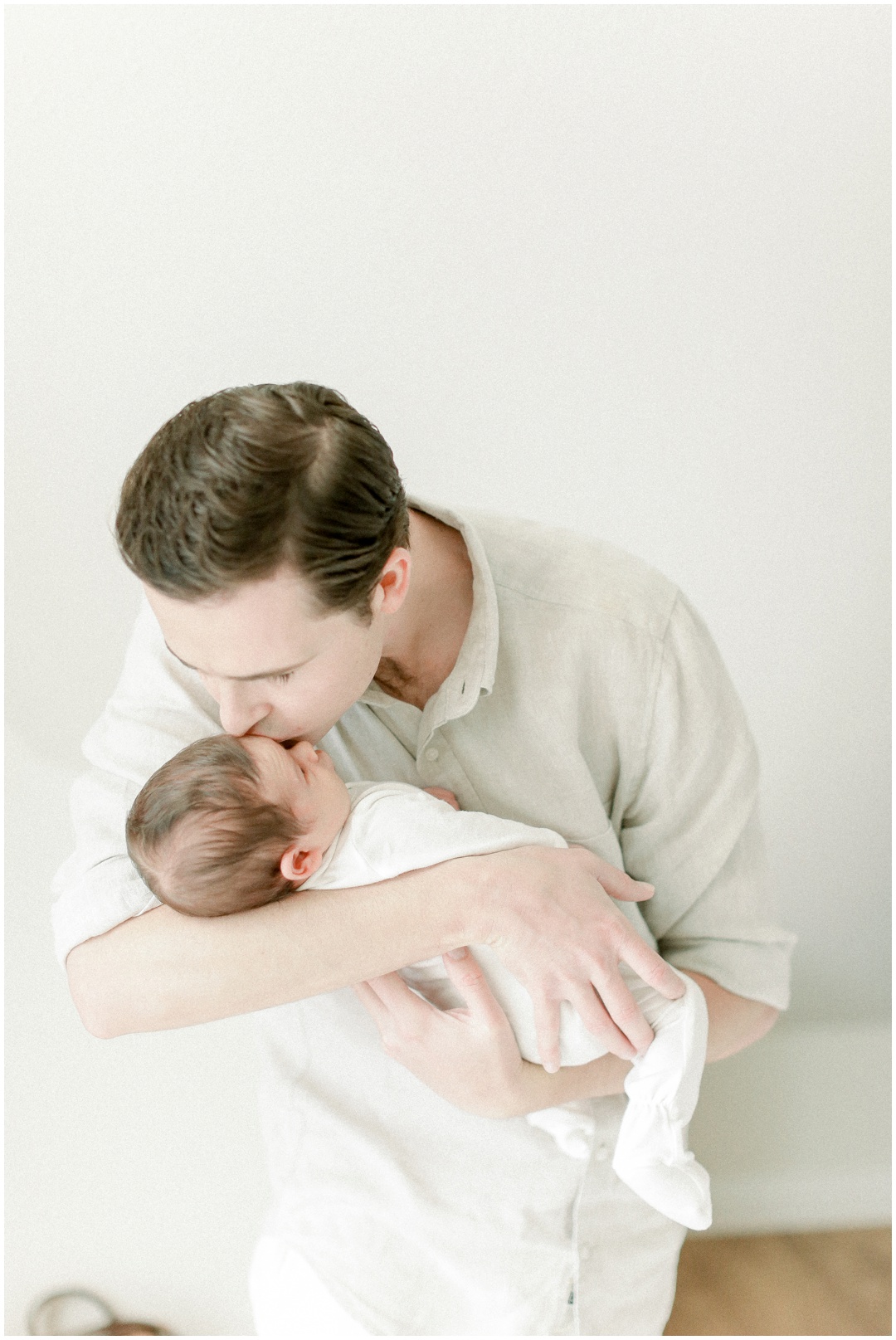 Newport_Beach_Newborn_Light_Airy_Natural_Photographer_Newport_Beach_Photographer_Orange_County_Family_Photographer_Cori_Kleckner_Photography_Huntington_Beach_Photographer_Family_OC_Maternity_Breanna_Santillo__3688.jpg