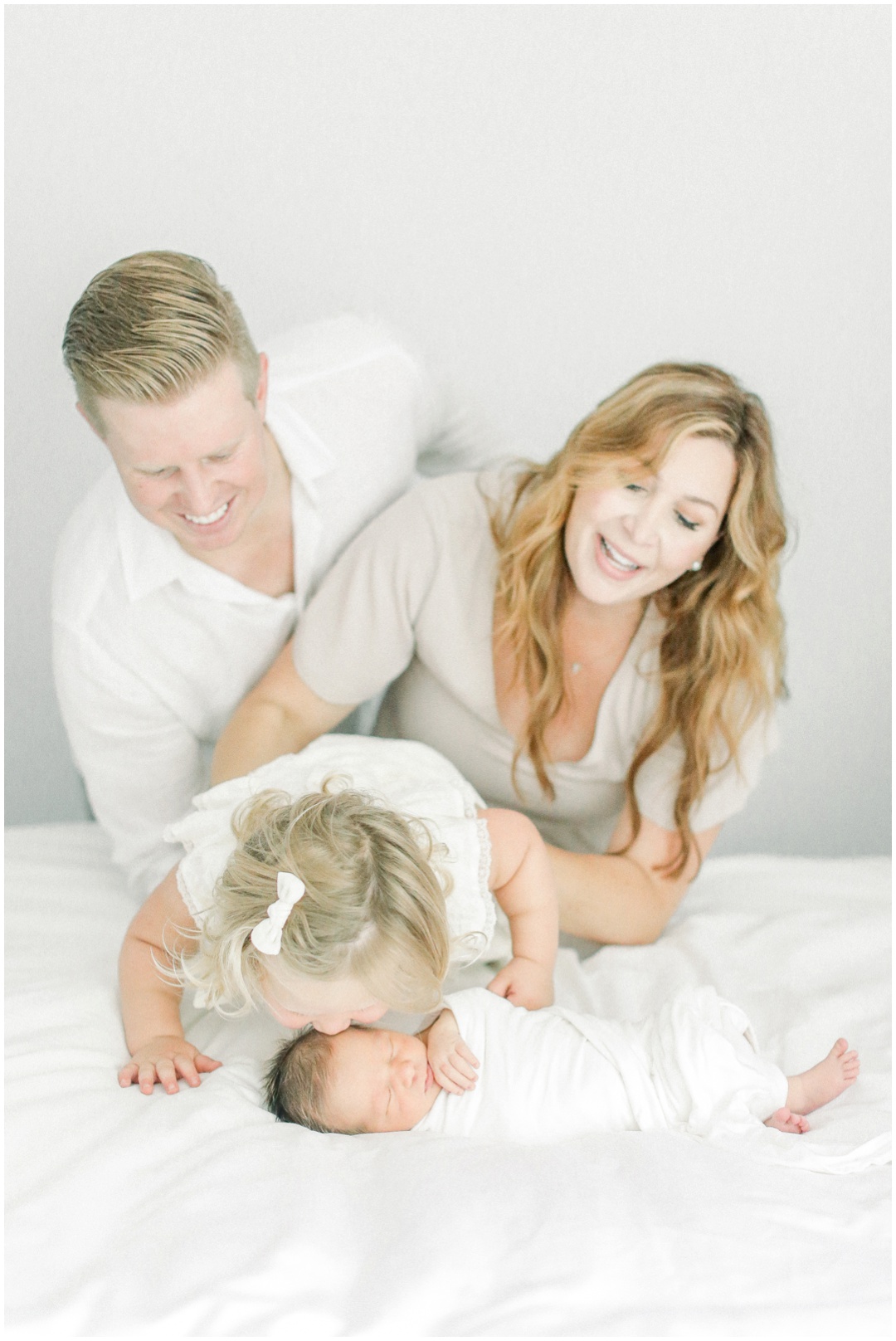 Newport_Beach_Newborn_Light_Airy_Natural_Photographer_Newport_Beach_Photographer_Orange_County_Family_Photographer_Cori_Kleckner_Photography_Newport_Beach_Photographer_Blaire_Baker_Brett_Baker_Caroline_Baker__3896.jpg