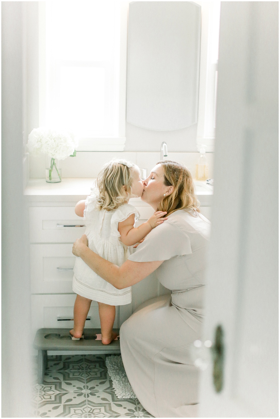 Newport_Beach_Newborn_Light_Airy_Natural_Photographer_Newport_Beach_Photographer_Orange_County_Family_Photographer_Cori_Kleckner_Photography_Newport_Beach_Photographer_Blaire_Baker_Brett_Baker_Caroline_Baker__3900.jpg