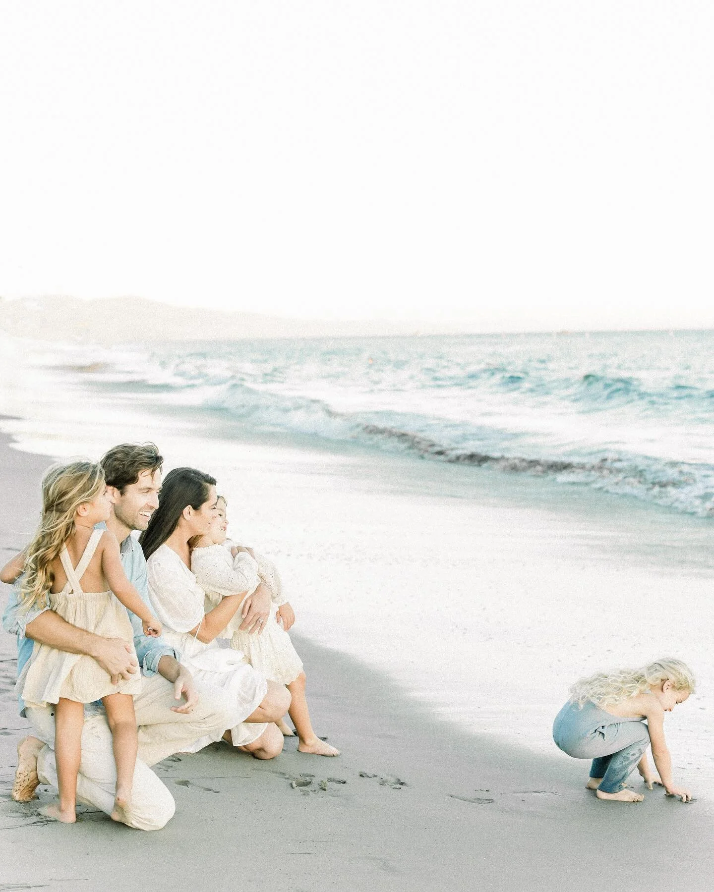 Happy Wednesday guys! Hope you all have booked your family photos in time to get those holiday cards out as Fall snuck up on us! I have a few spots left for the season if you&rsquo;re late to the game! Love seeing all the familiar faces this time of 