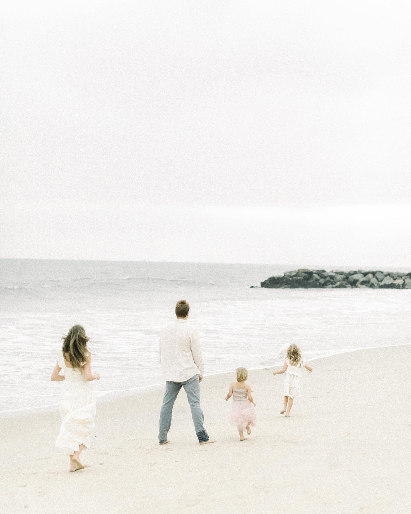 A sucker for those overcast days at the beach and this sweet family I get to capture every year ❤️