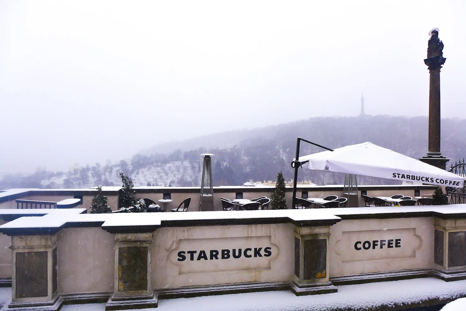 How I am using a lot of my mind on imagining how lovely would it be to sit here for a cup of coffee while enjoying the sight of the Lesser Town from afar. Definitely a good thing to do during the summer!