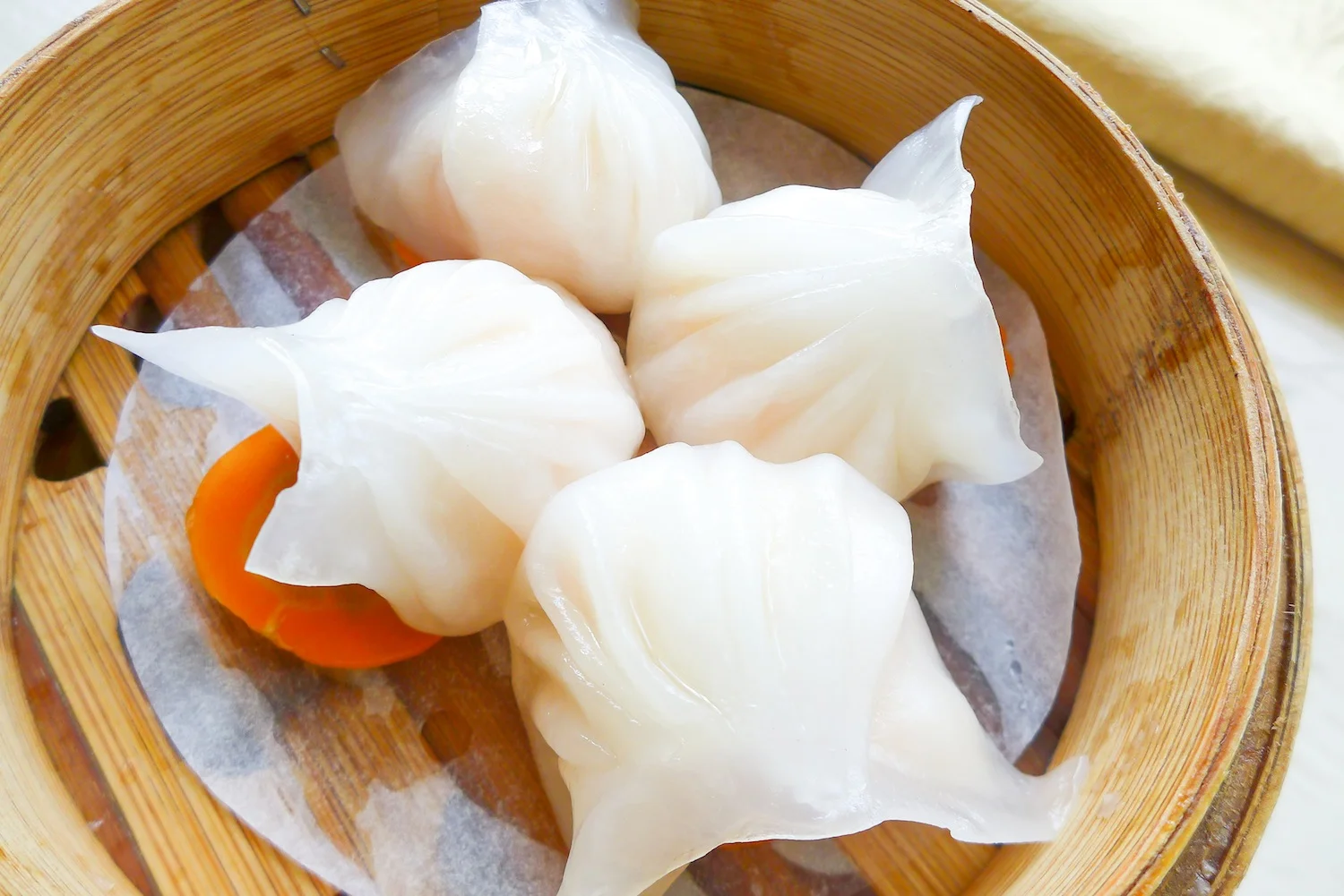 Steamed Shrimp Dumpling "Hakau" (so compact and full)