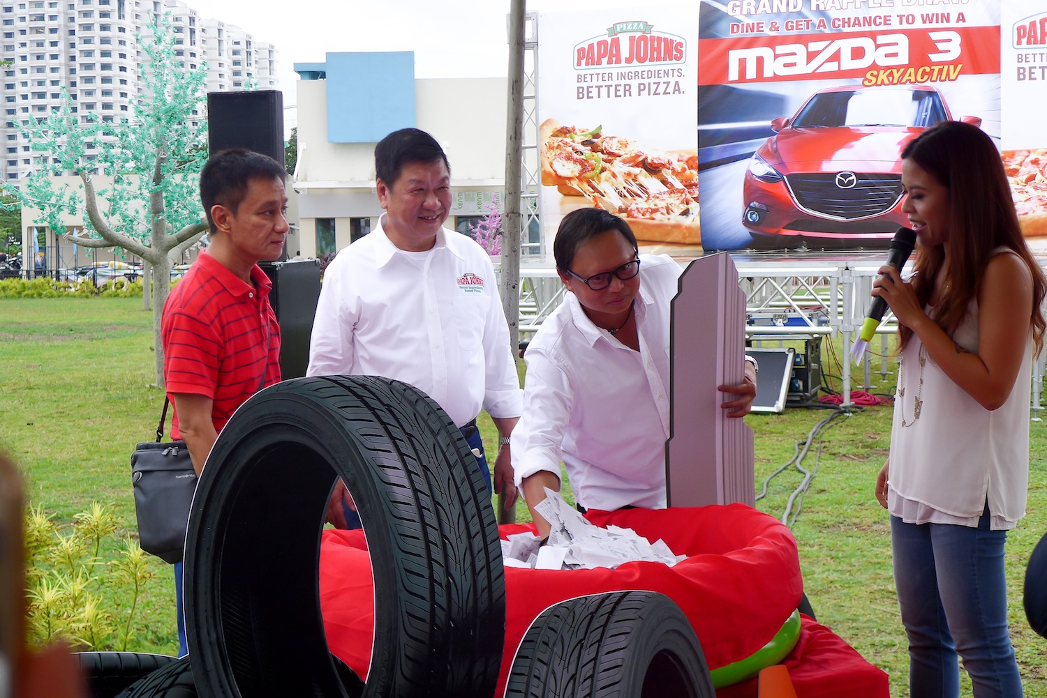 Arnold Clavio drawing out the winners alongside Berjaya Philippines Head, Peter Soo and DTI Representative, Ernesto Gajo, Jr.