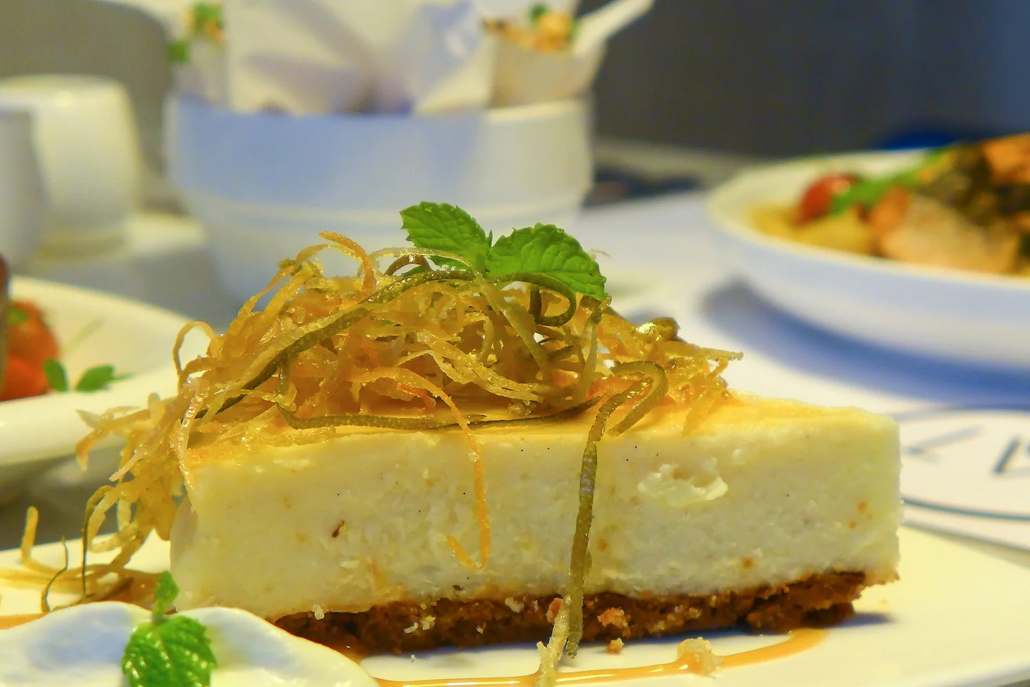 White Chocolate Cheese Cake ( Php 360 ). They all say that good things come to an end but I do not think it applies to this restaurant. This cheese cake topped with the lemon rind was a perfect combination. (Goat's Cheese / Lemon Rind Candy / Dulce de Leche)