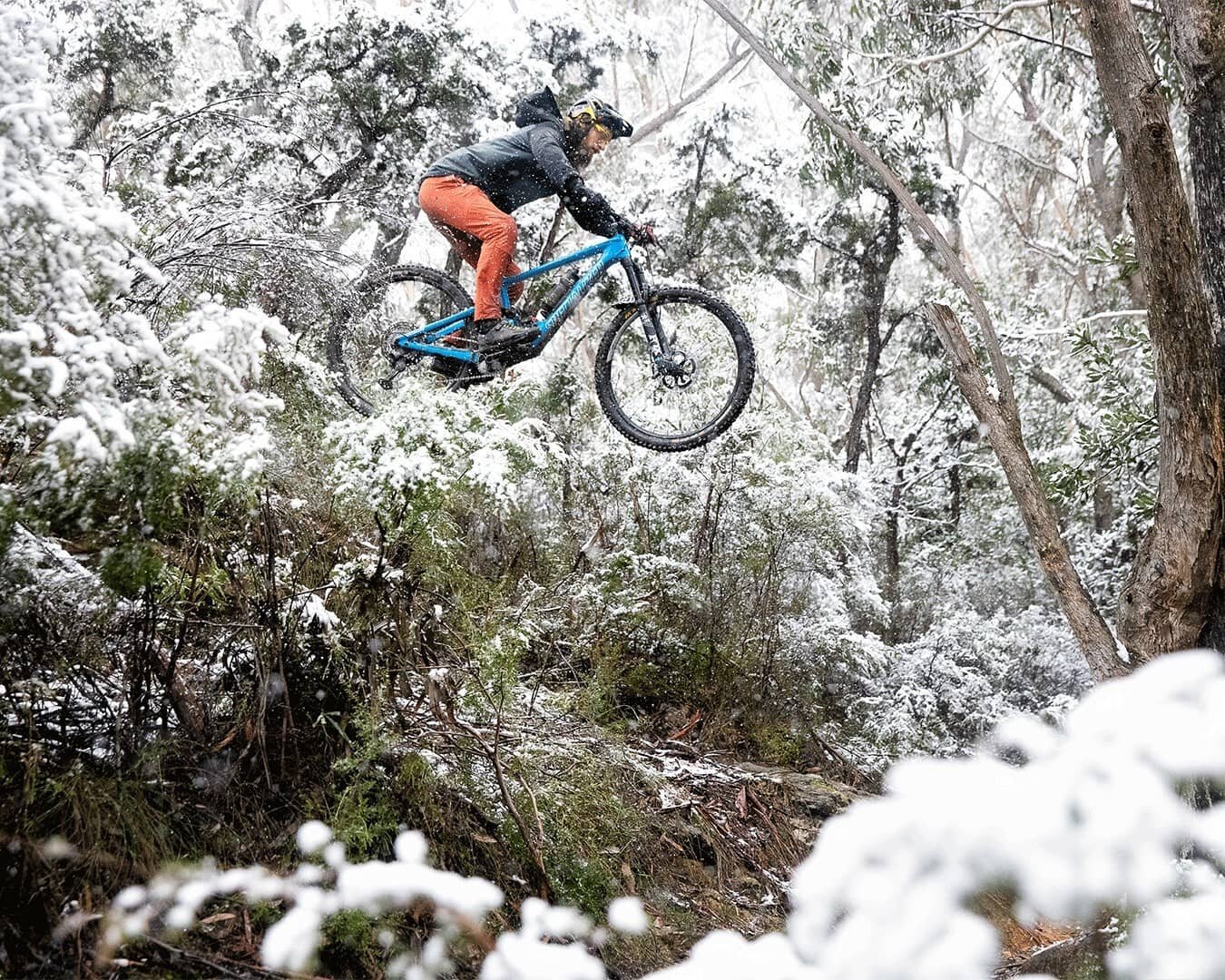 Lockdown does strange things to you ... Like post on Instagram!

@daveludenia a few weeks ago when (for a brief moment) everything went white in the Blue Mountains. The psyche was real and Dave was unstoppable!

.
.
.
.
.
.

#bluemountains #blueis #m