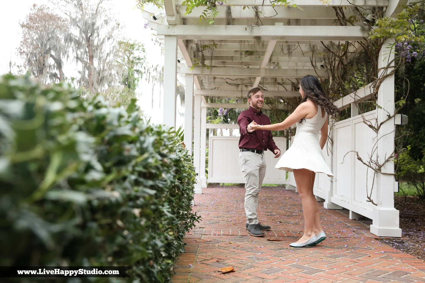 www.livehappystudio.com-cypress-grove-park-orlando-florida-engagement-photographer-candid-dancing-couple2.jpg