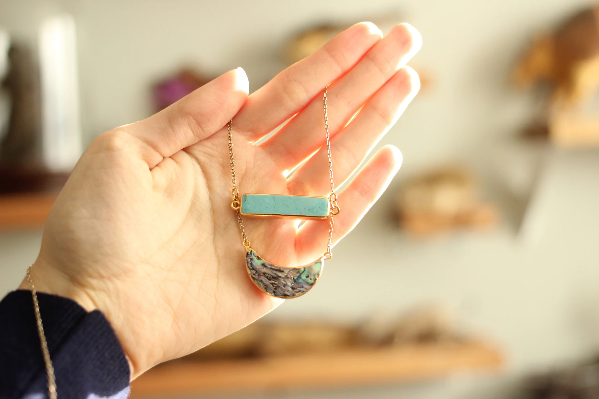 Howlite and abalone necklace