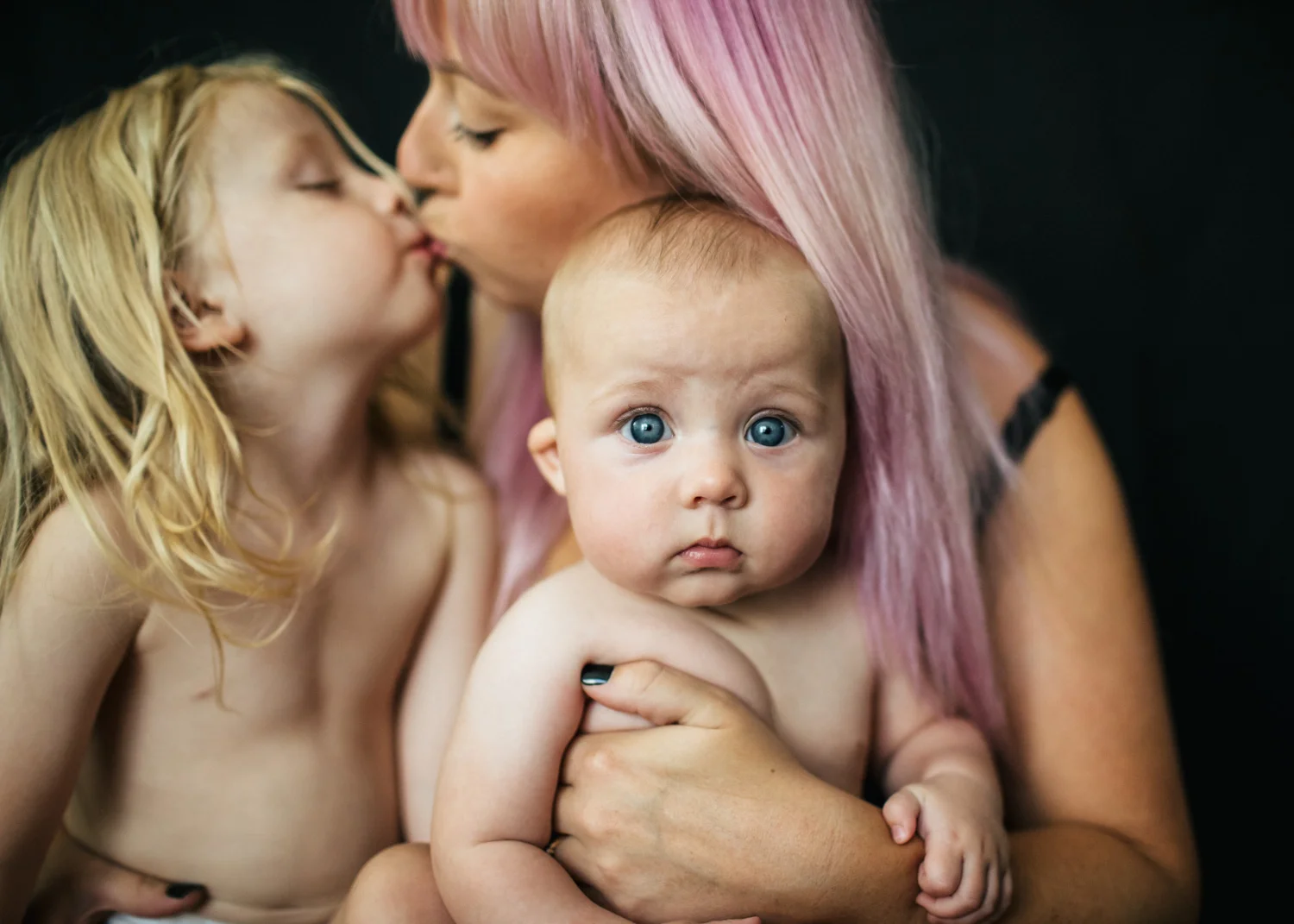 intimate-motherhood-photographer-nevada-city-1.jpg