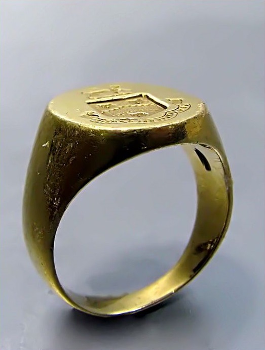 Antique Cartier18K Yellow Gold Victorian Signet Ring. Source.