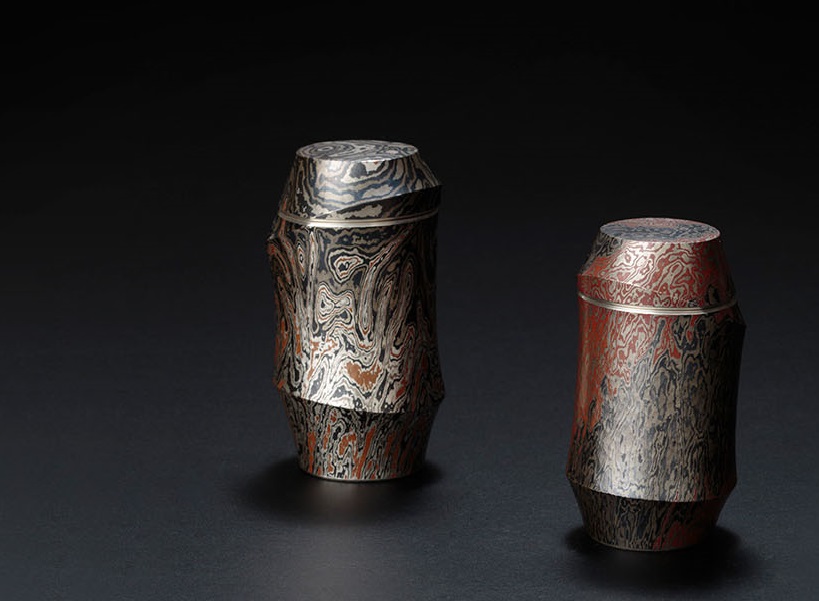  Ryuhei Sako Mokume-gane tea caddies. http://www.sakoryuhei.com/ Mokume-gane is a japanese technique using a variety of metals to create what is called a wood-grain effect.