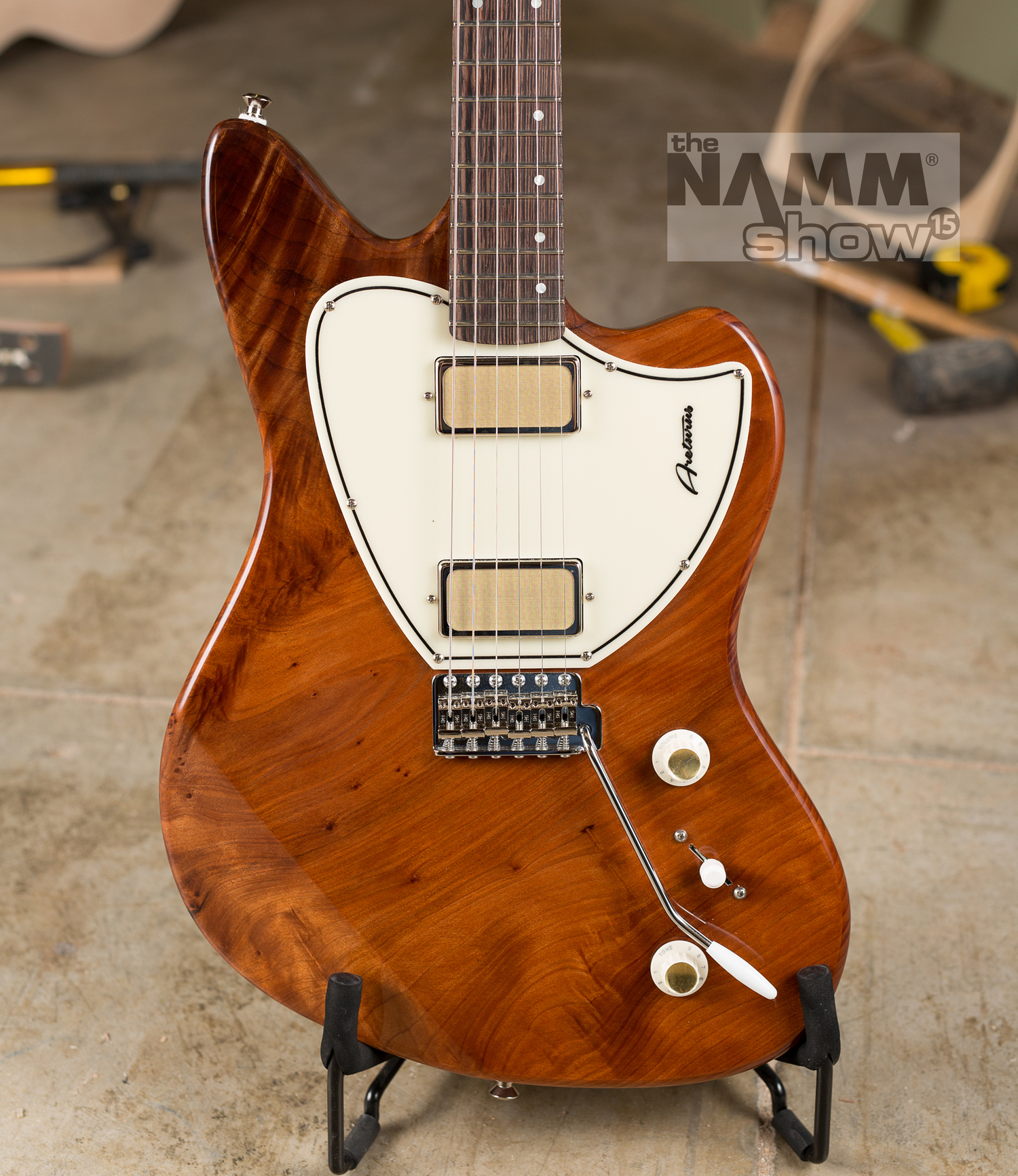 This redwood Kauer Arcturus was the inspiration behind my choosing a Kauer for my next guitar. 