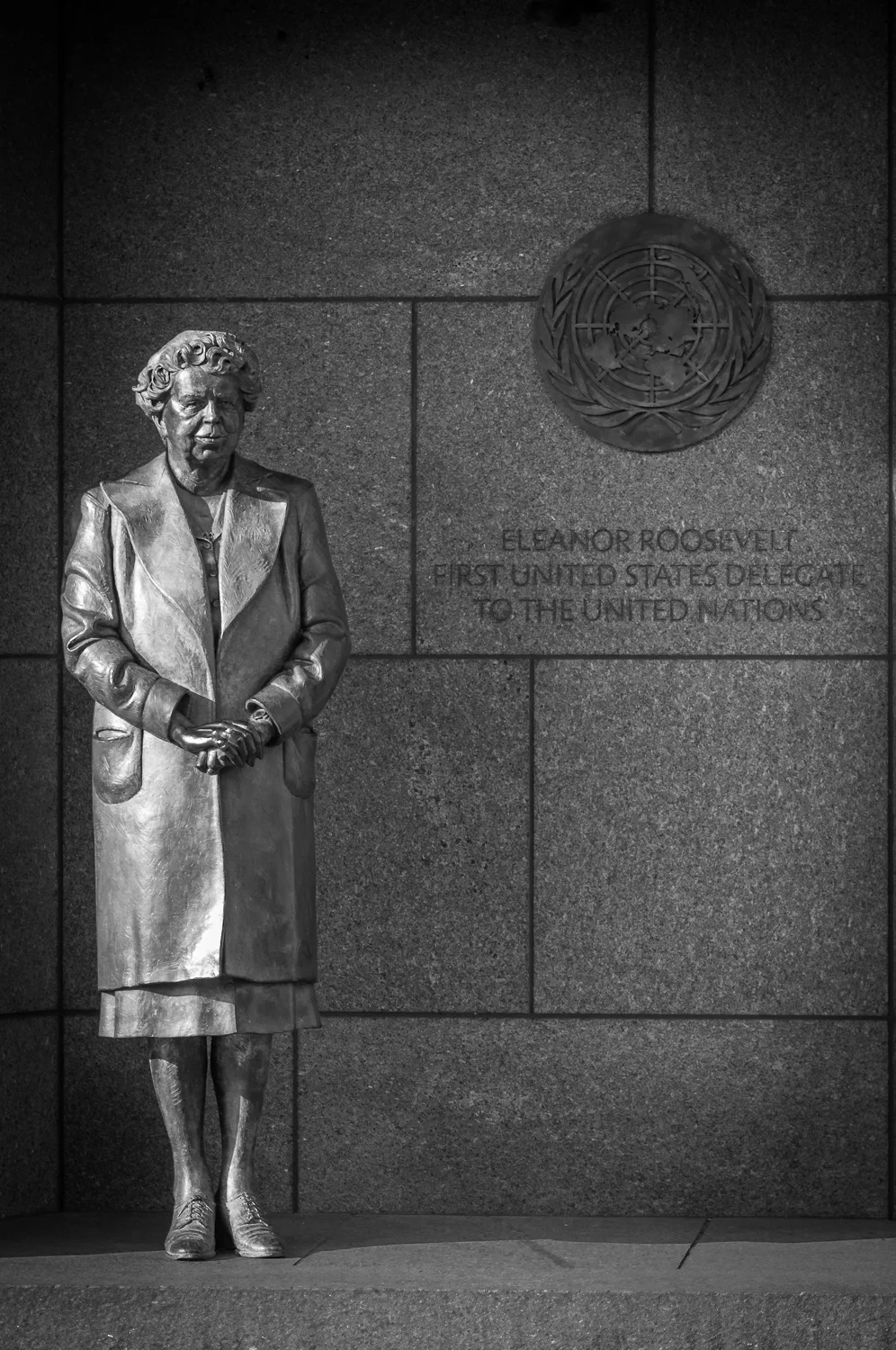 Black and white photo of statue of Eleanor Roosevelt in Franklin Delano Roosevelt Memorial.