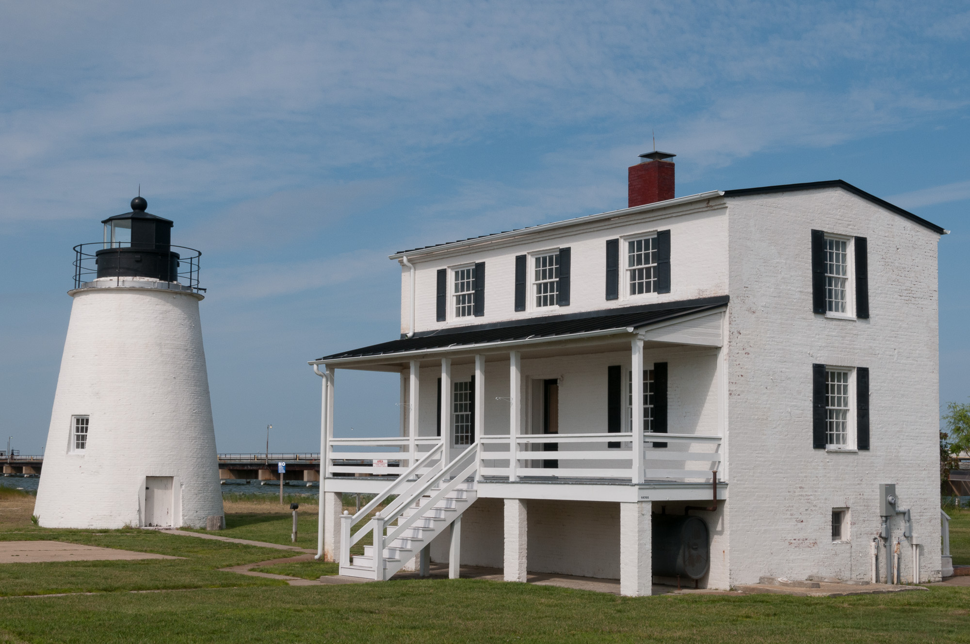 20090718_095304_0001_PineyPointLighthouse_color_THP.jpg