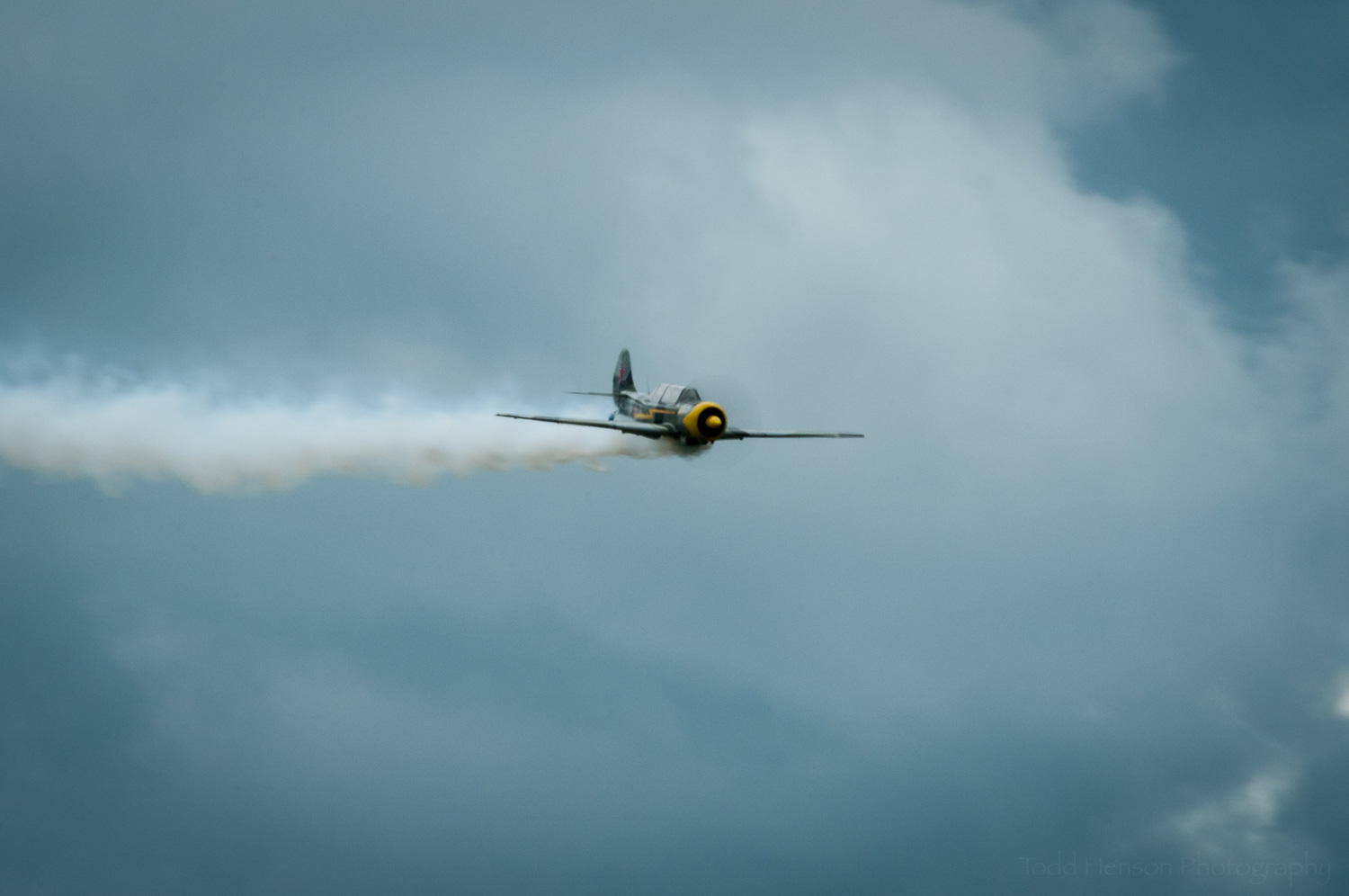 Yak-52 in Flight. Pilot: Charlie "V+12" VandenBossche. Camera settings: 400mm, 1/80 sec, f/29