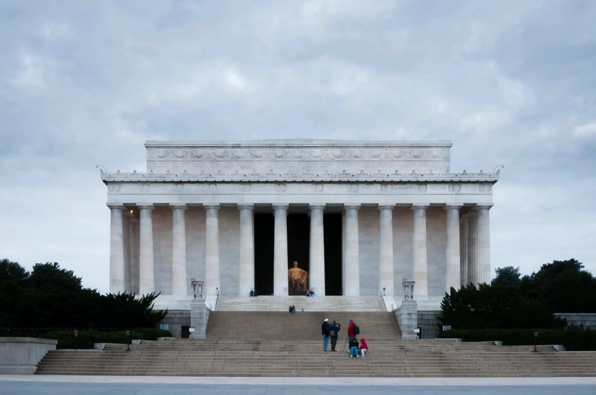 Lincoln Memorial before sunrise.