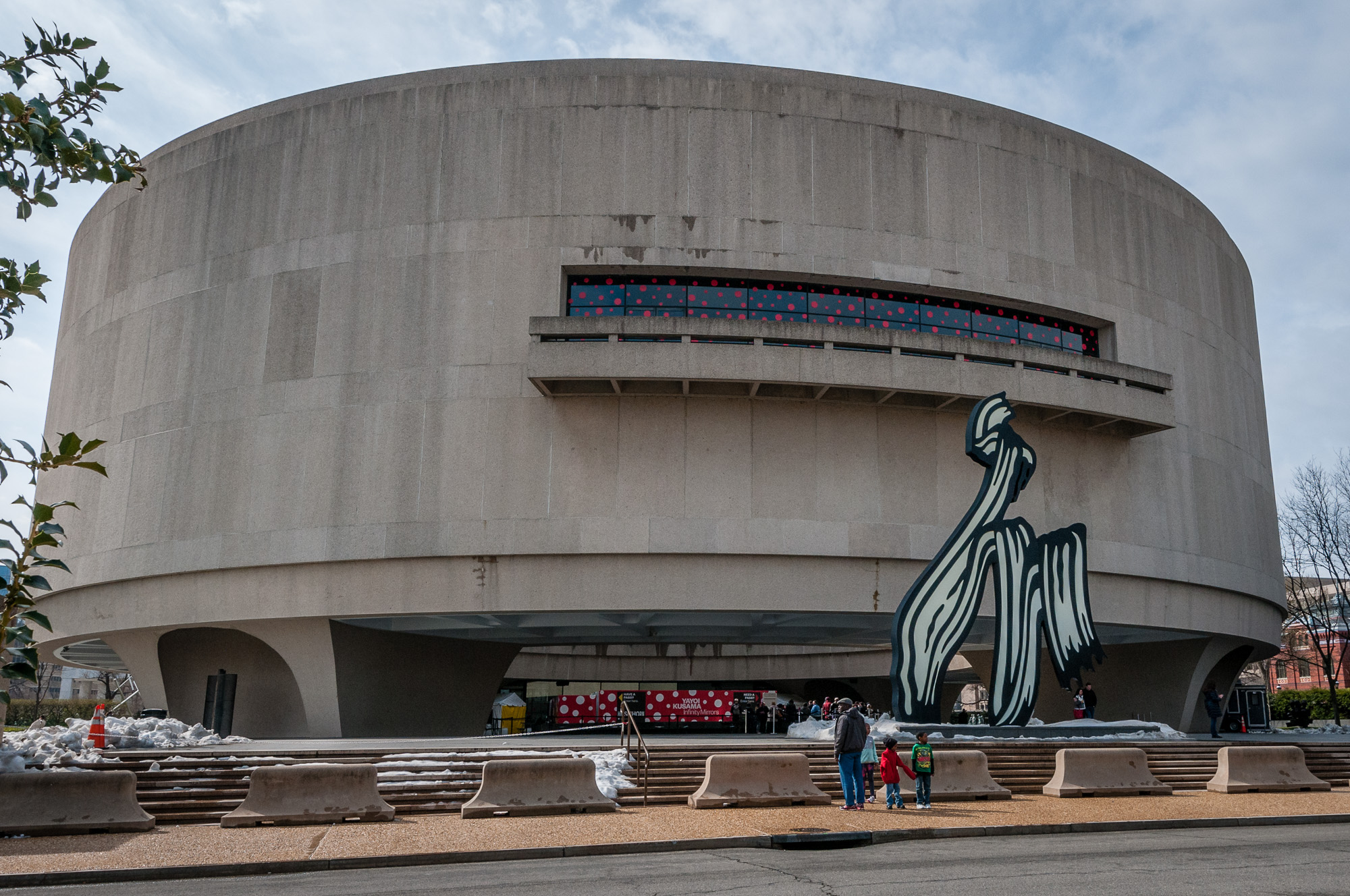 Smithsonian Hirshhorn Museum and Sculpture Garden, side facing the National Mall