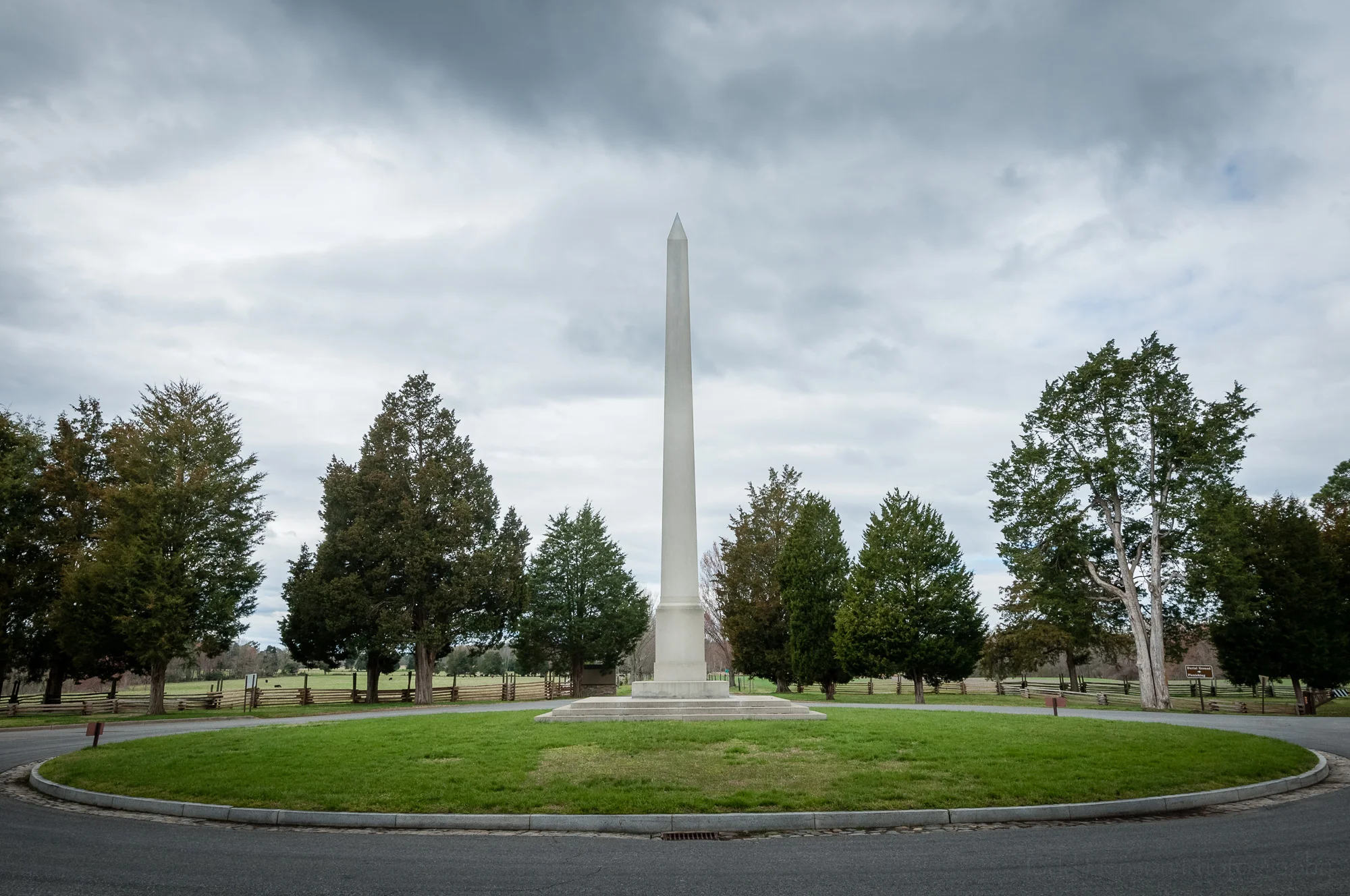 View of the Memorial Obelisk facing the exit of the park.