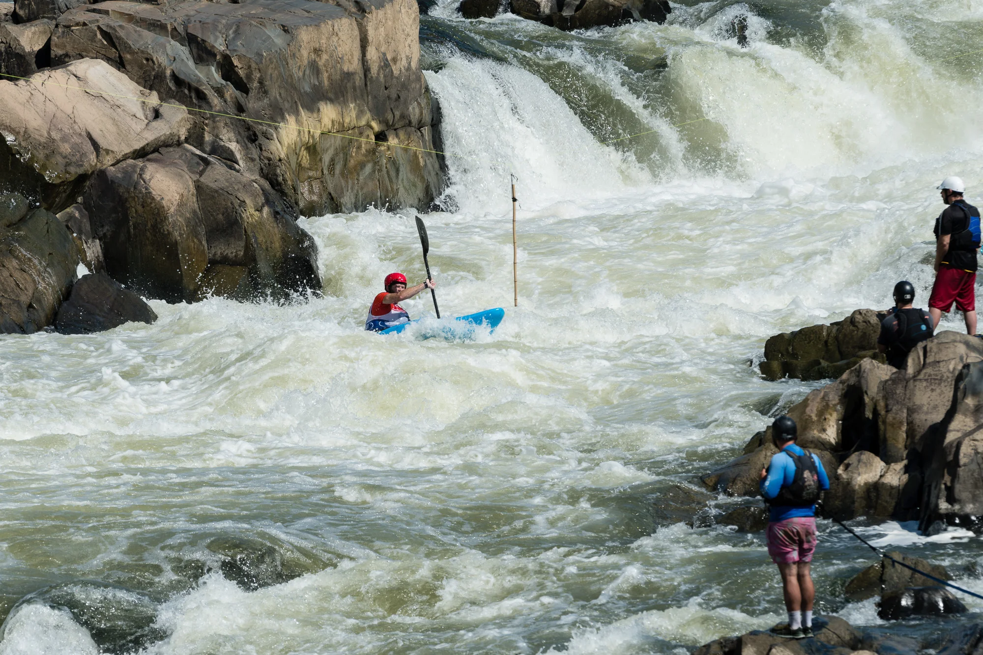 Geoff Calhoun moves around the first gate during the slalom event.