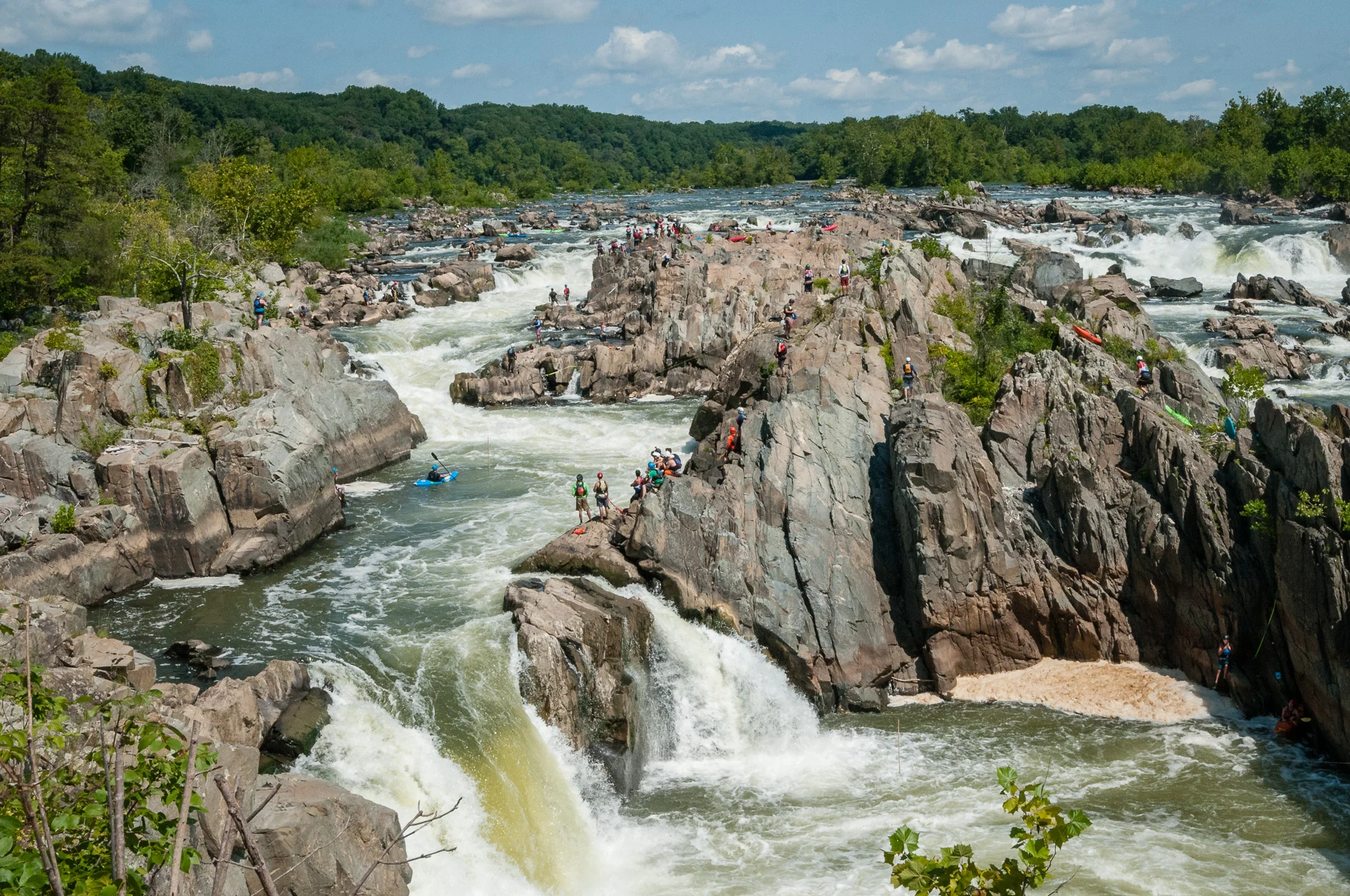 A wide angle view showing the large numbers of people on the rocks. Some are race contestants, others are working the race.