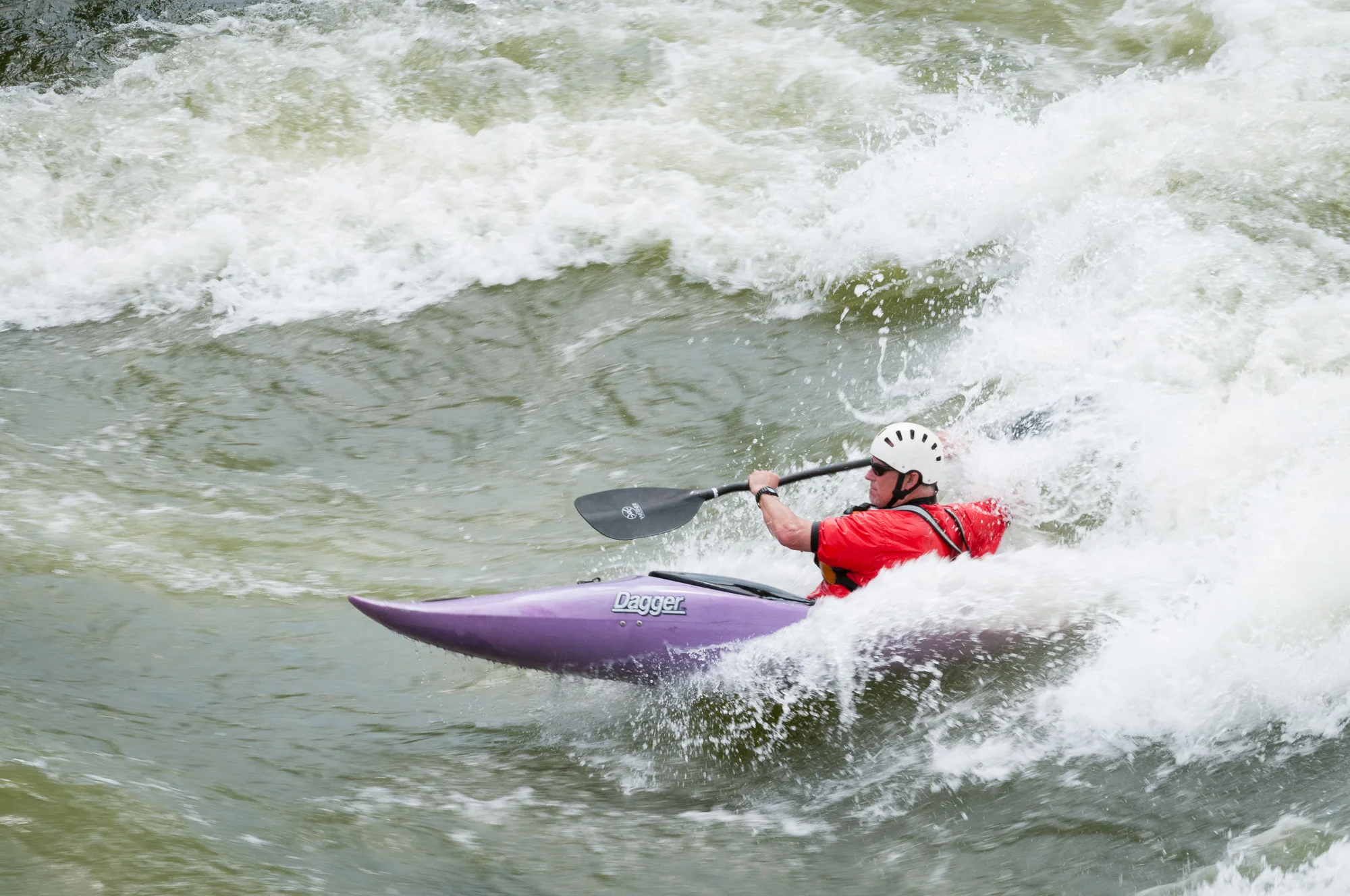Slicing through the water. This time the shutter speed was 1/160 sec.