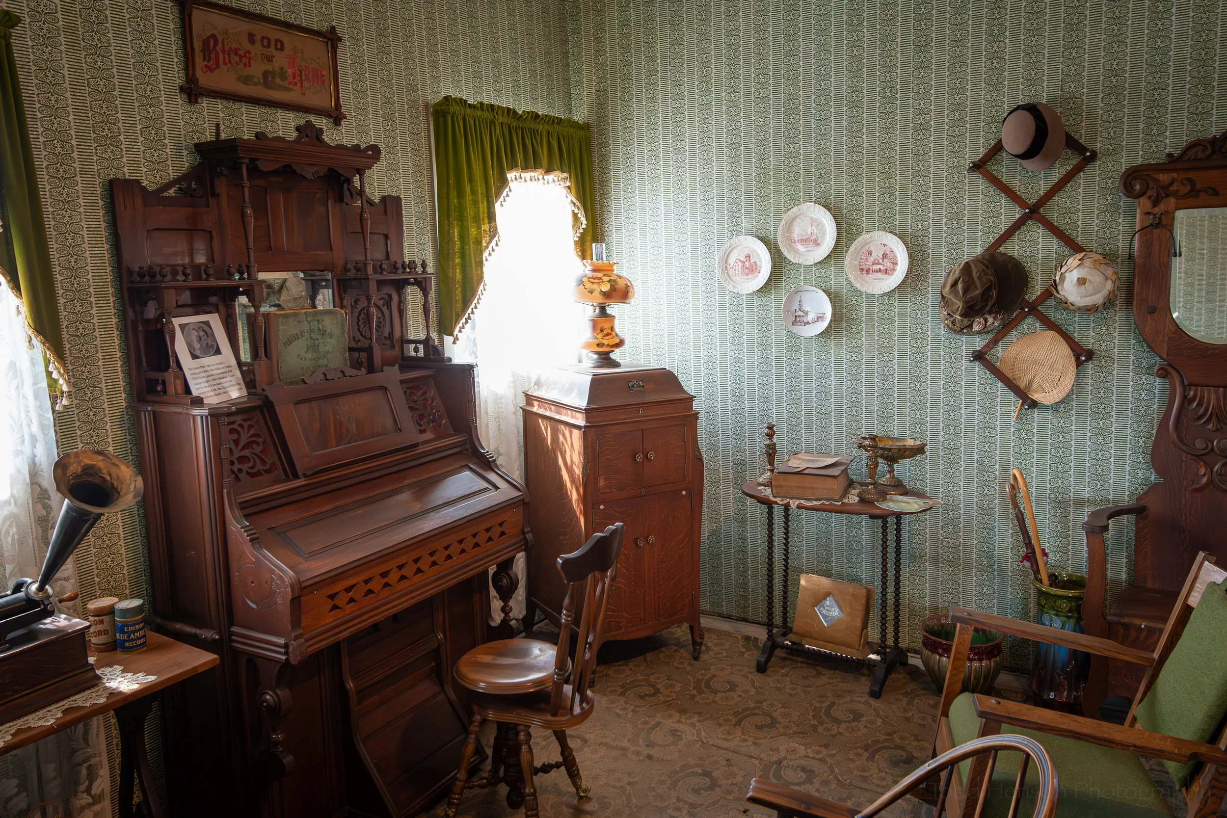 A beautifully decorated room