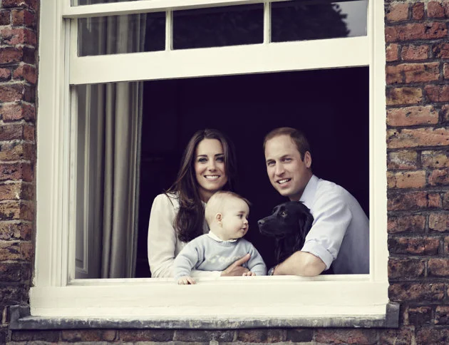 See the New Royal Family Photo (Prince George Got So Big!)