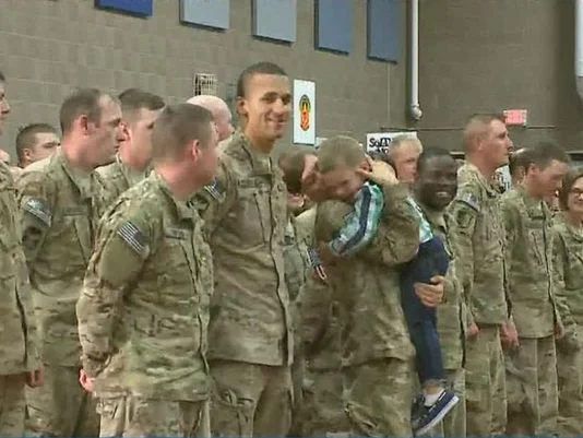 Toddler ignores Military protocol, Greets Mom
