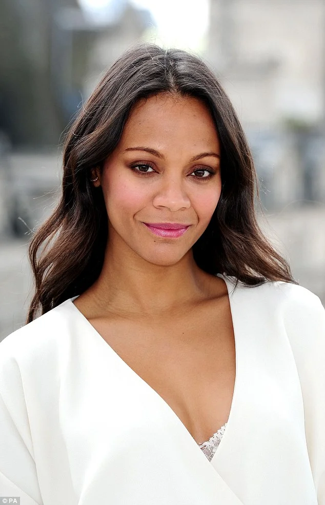 Picture: Zoe Saldana Indulges Pregnancy Cravings With Magnolia Bakery's Sweet Treats